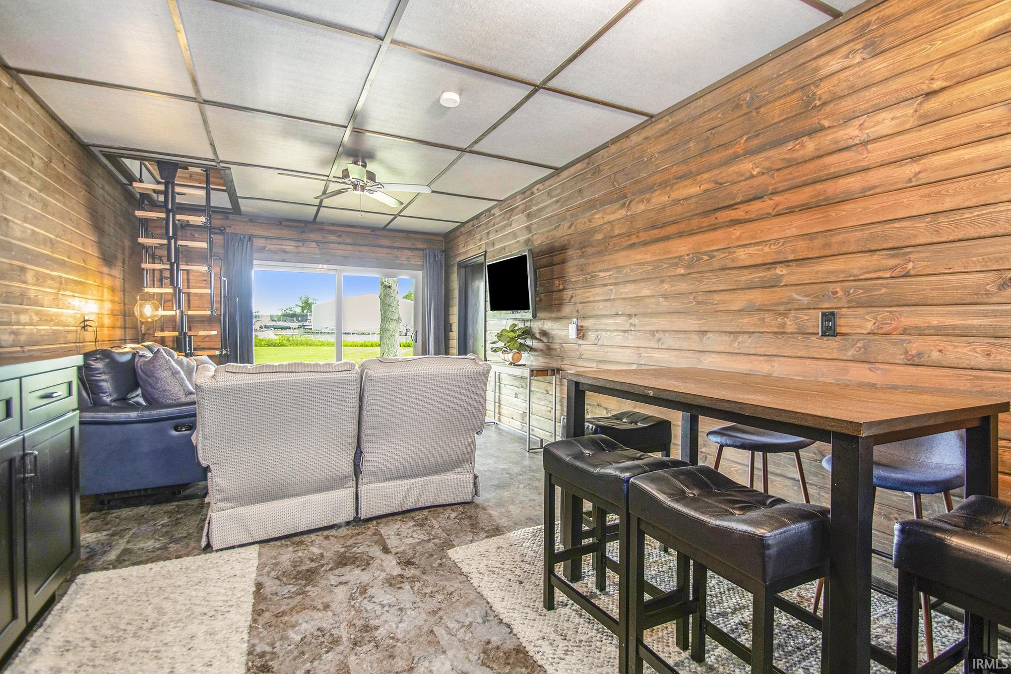 701 Lakeside