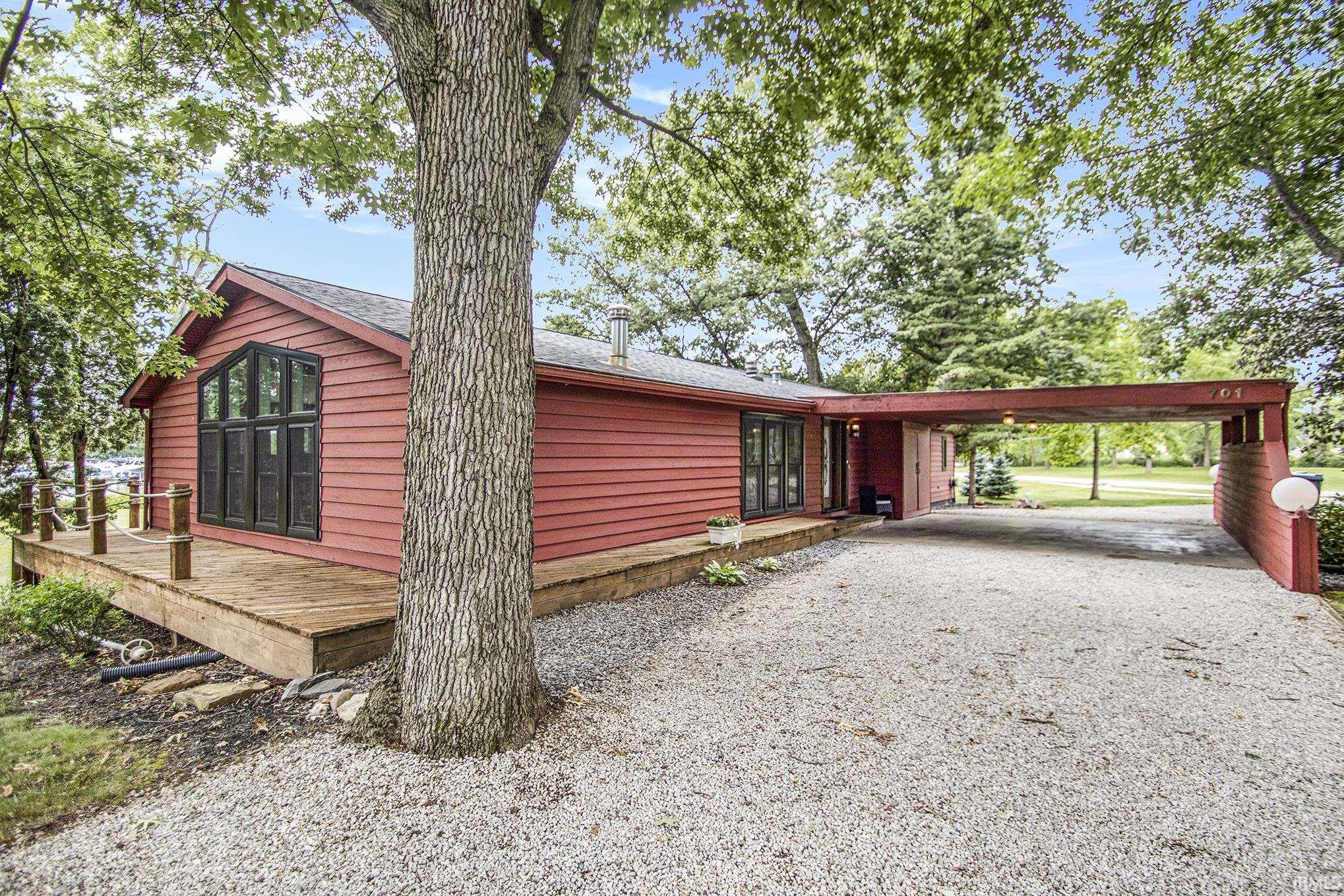 701 Lakeside