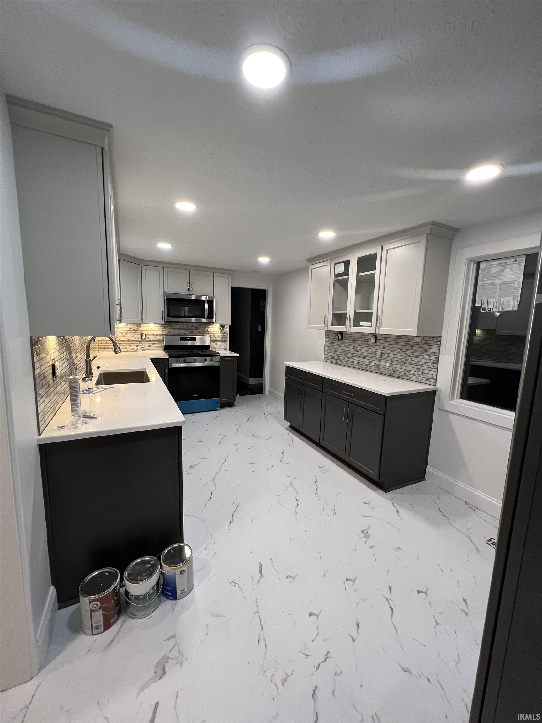 2903 Hilltop