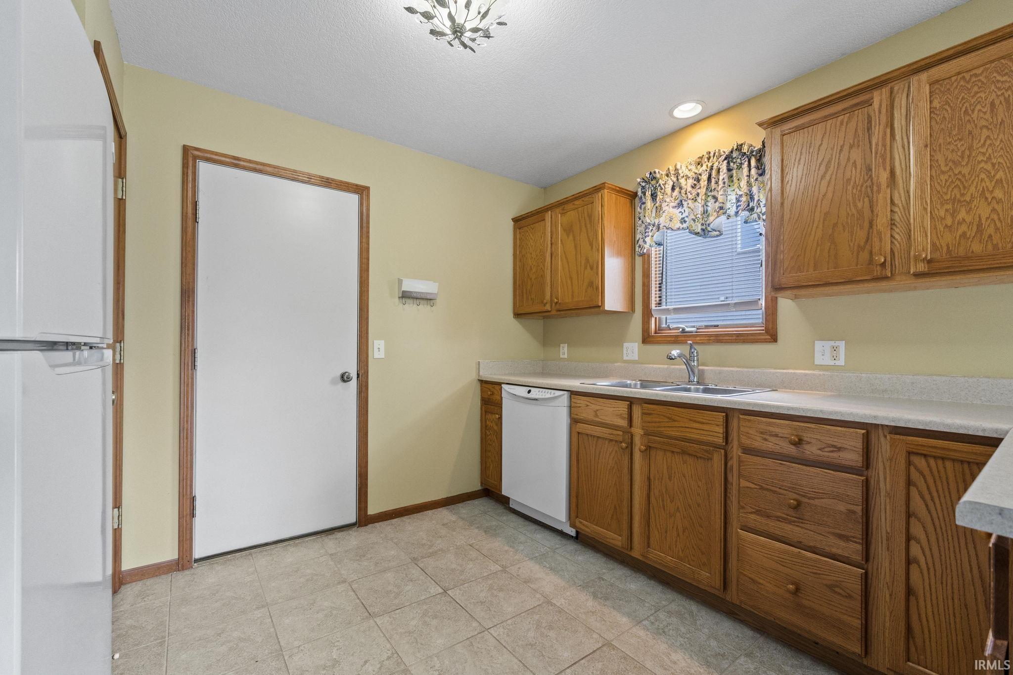 4110 Three Oaks