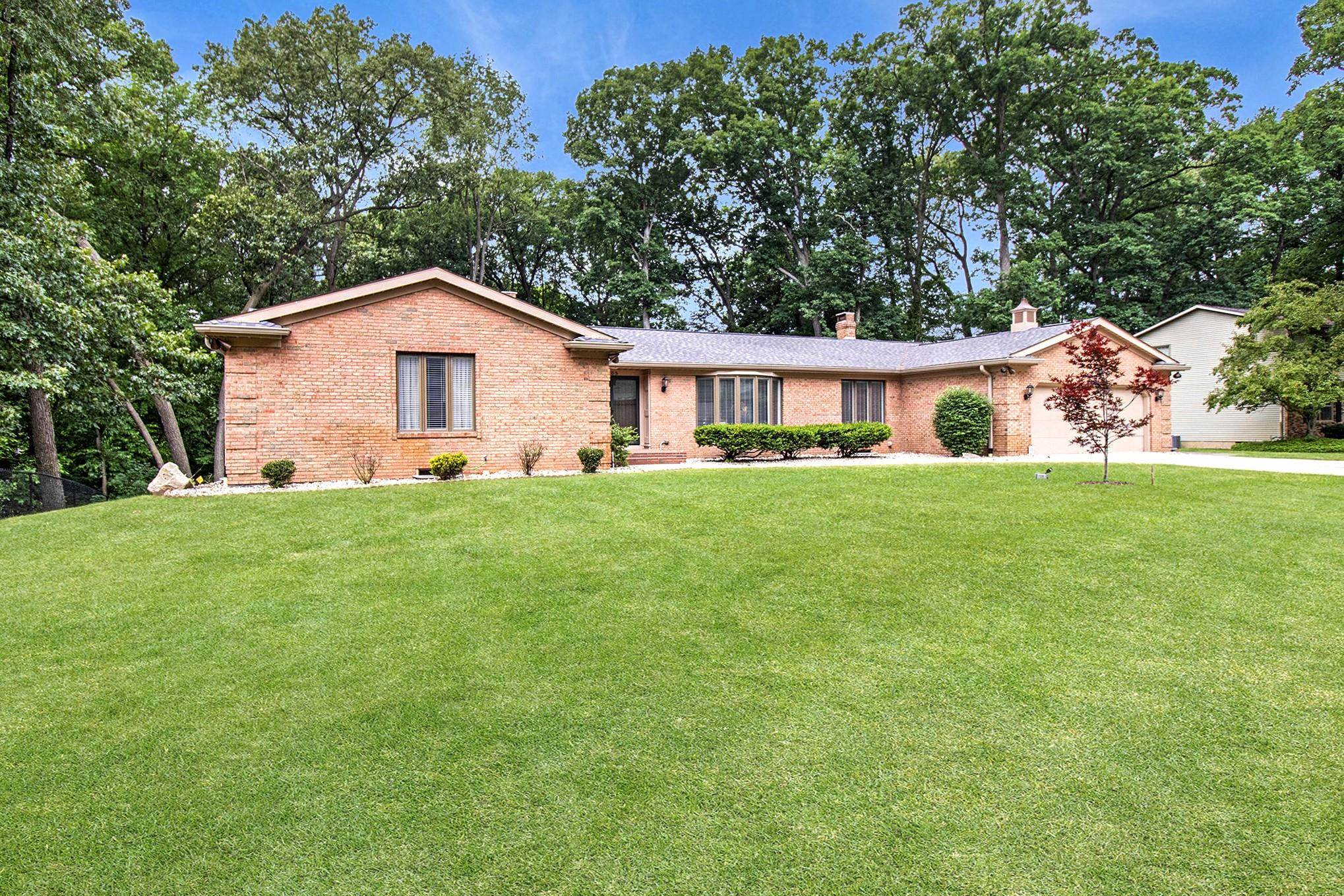 52105 Woodridge