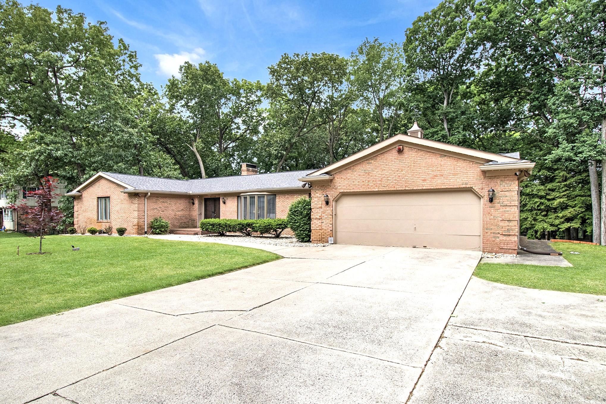 52105 Woodridge