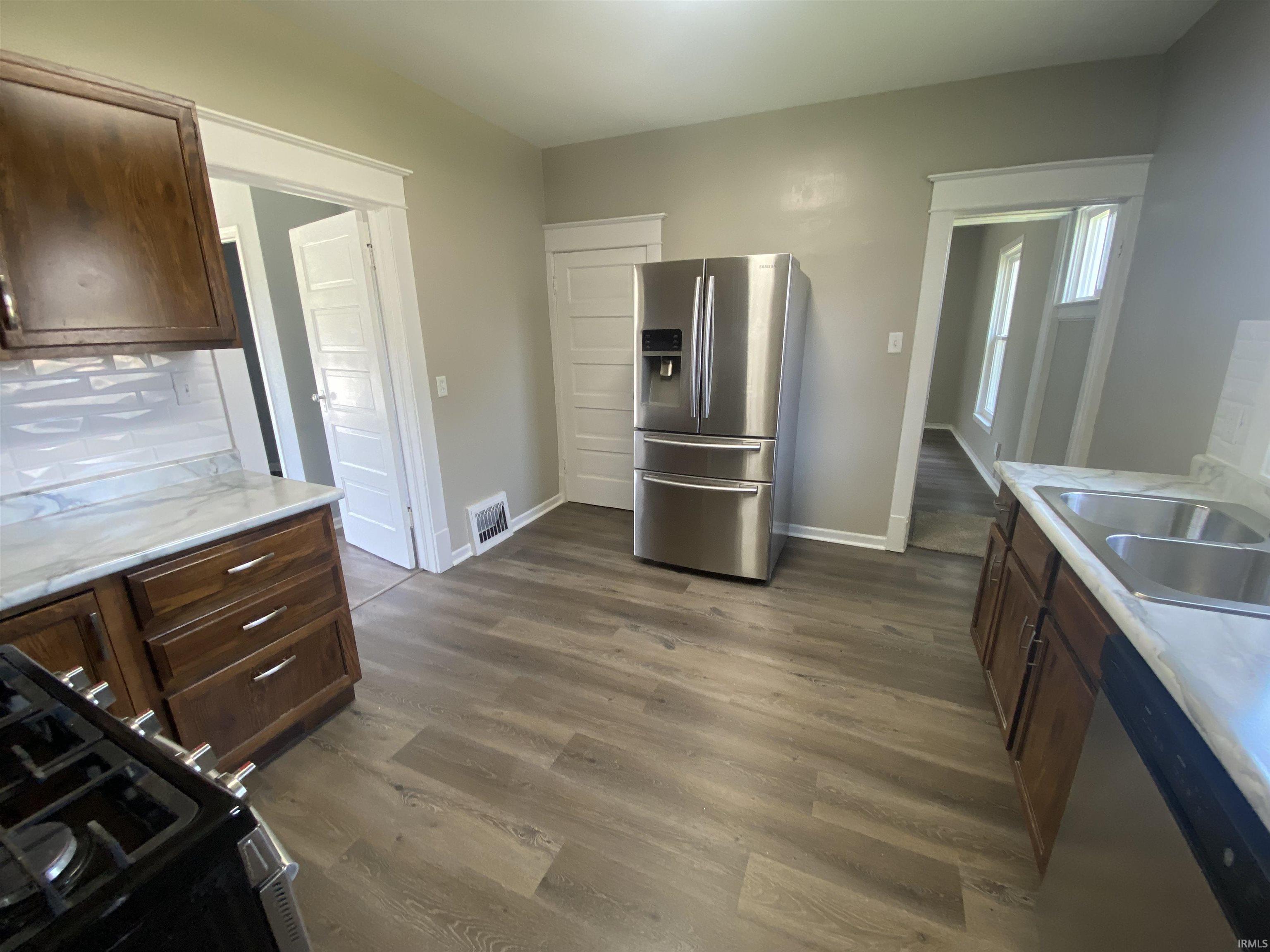 1005 Lawrence