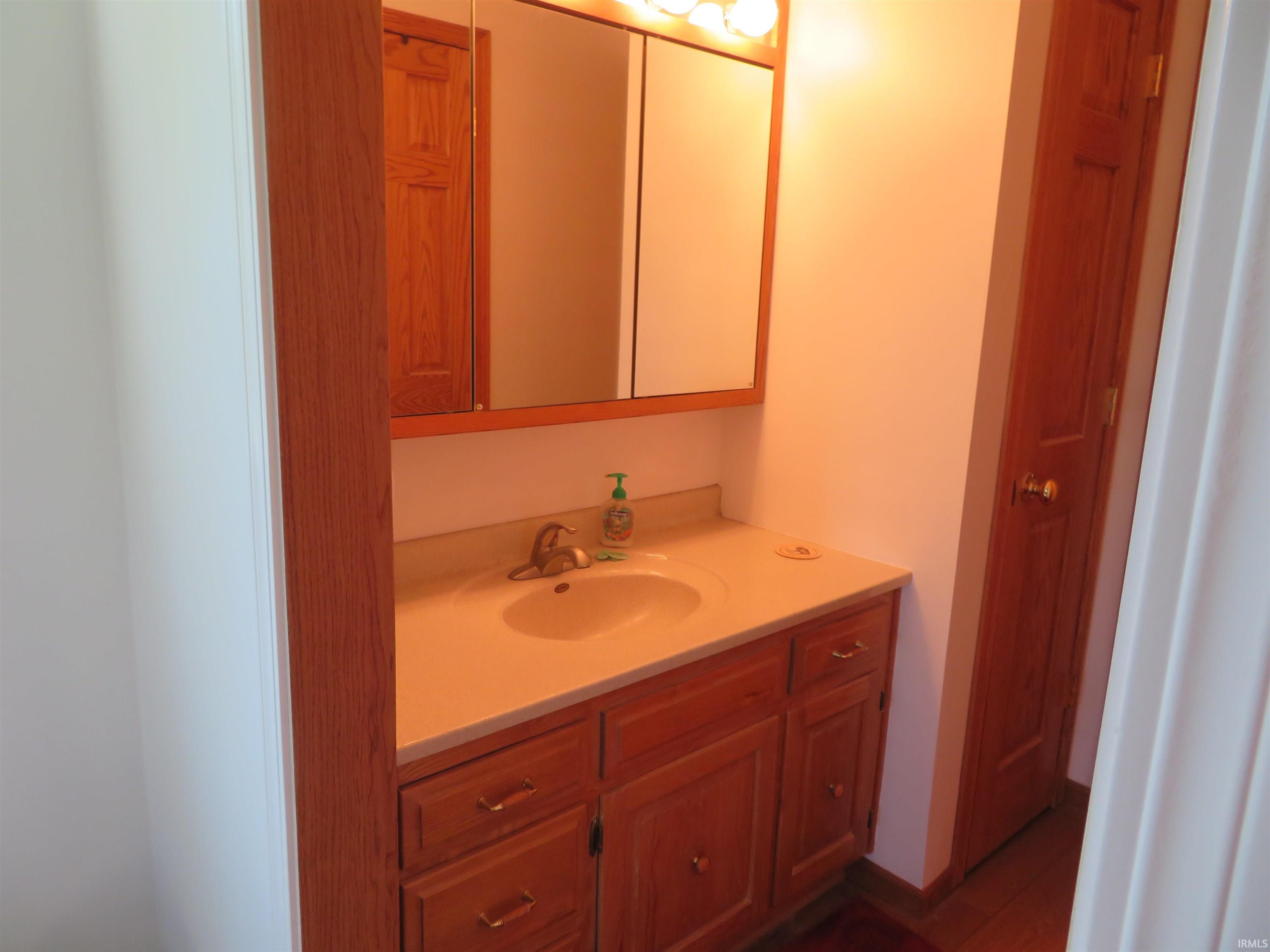 5326 Oak Mast