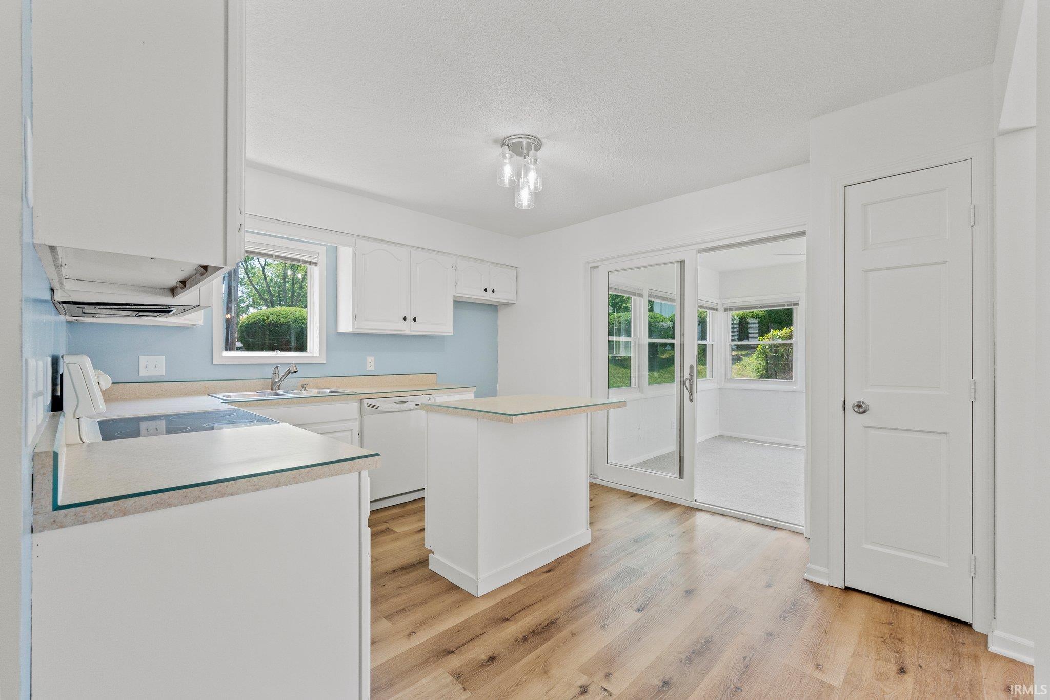 814 Apple Hill