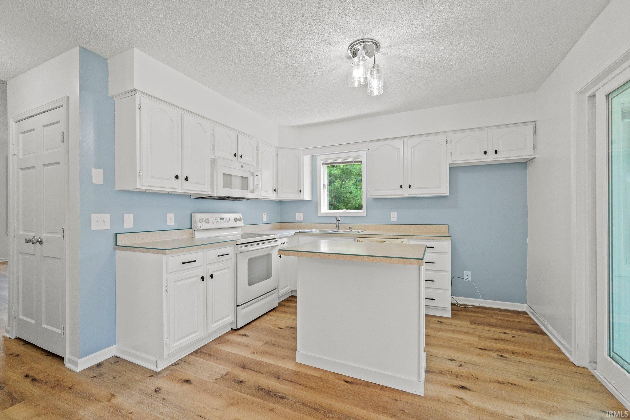 814 Apple Hill