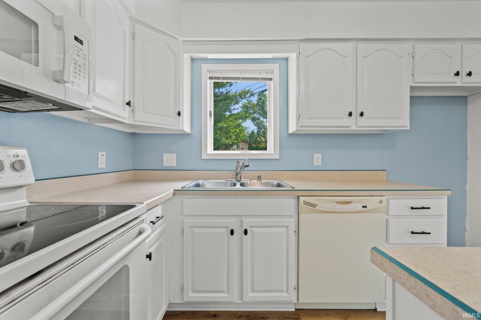 814 Apple Hill