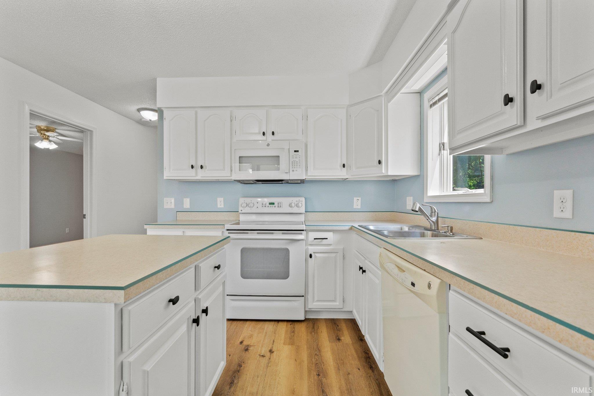 814 Apple Hill