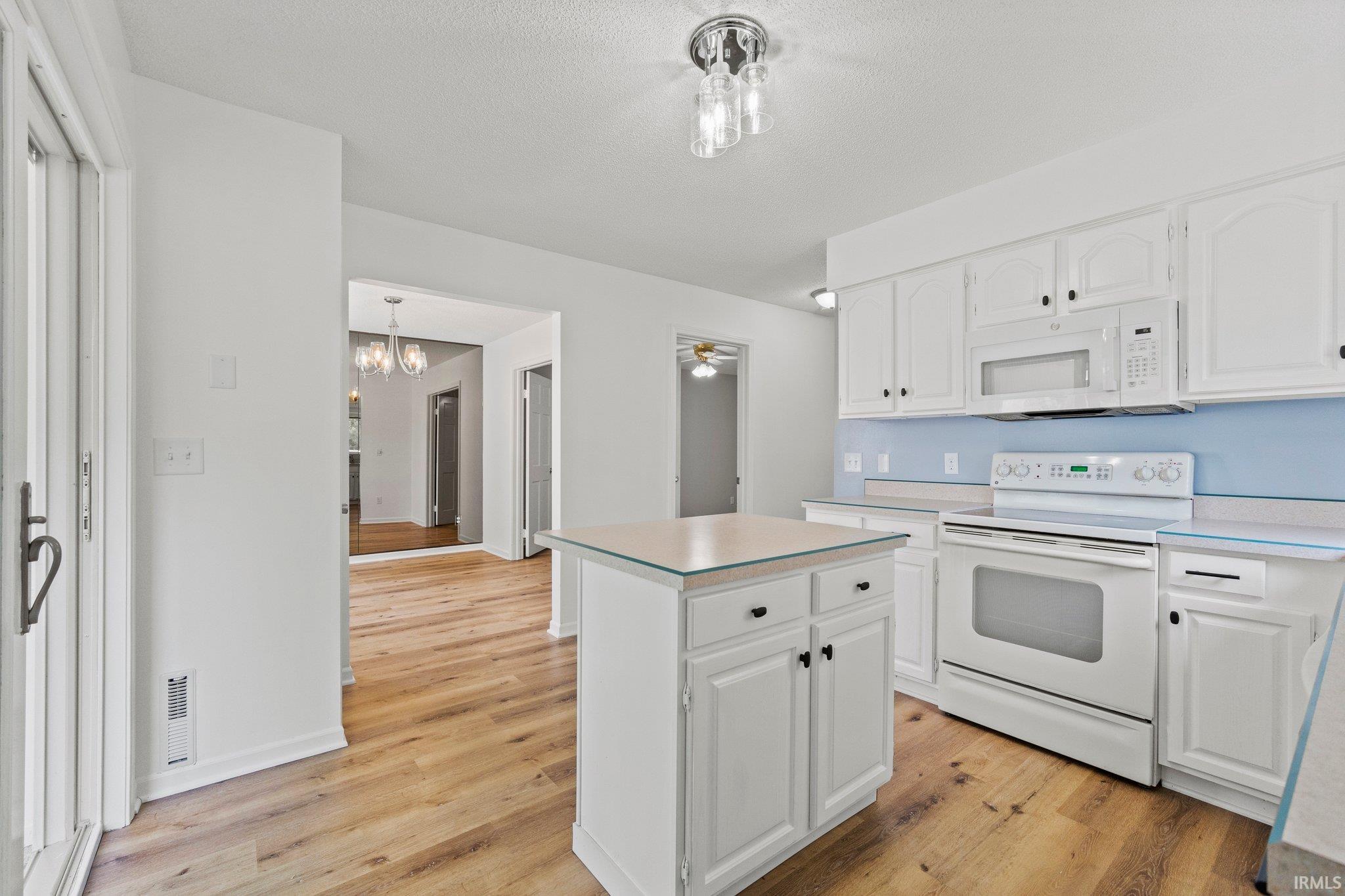 814 Apple Hill