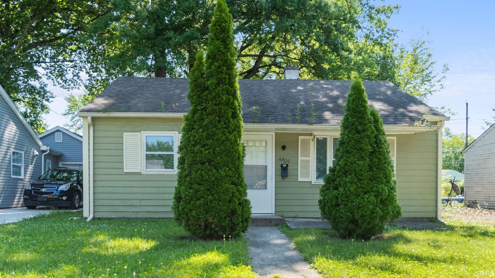 4809 Holton