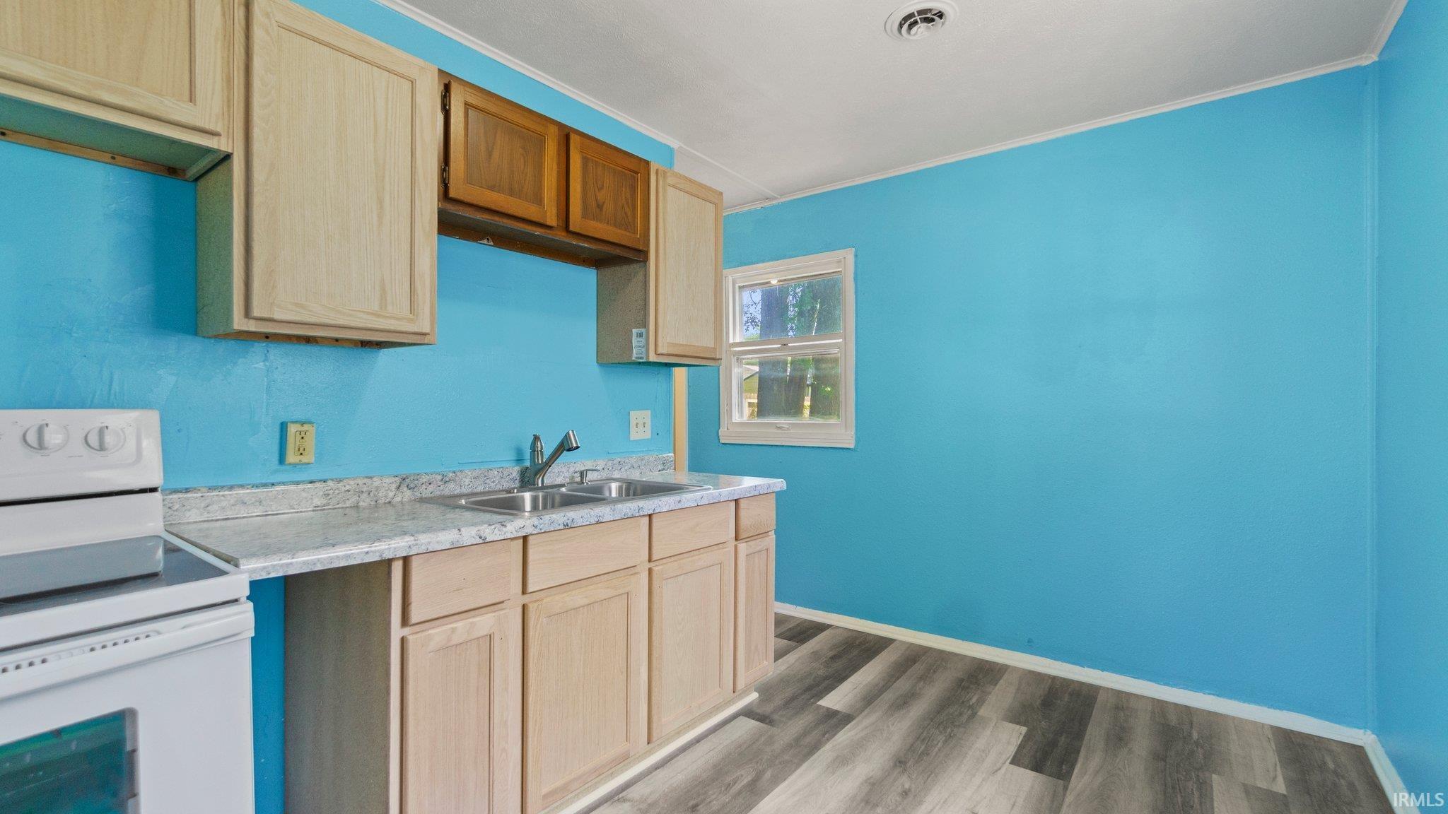 4809 Holton