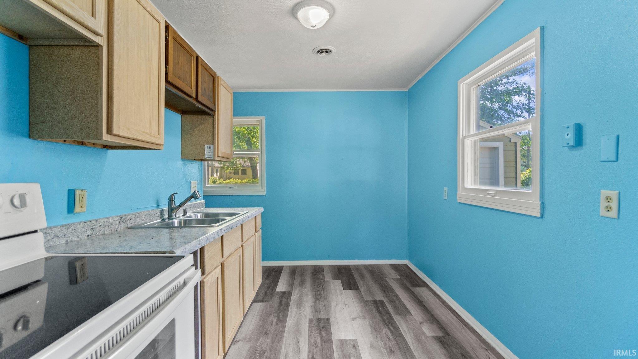 4809 Holton