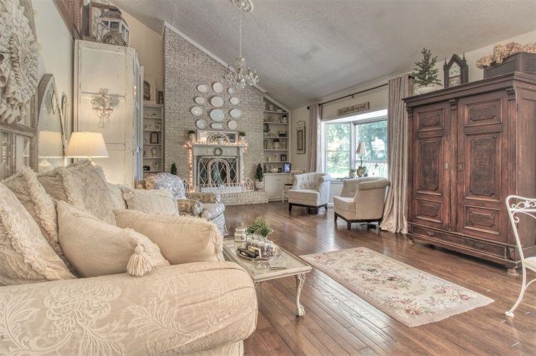 1901 Deer Trail