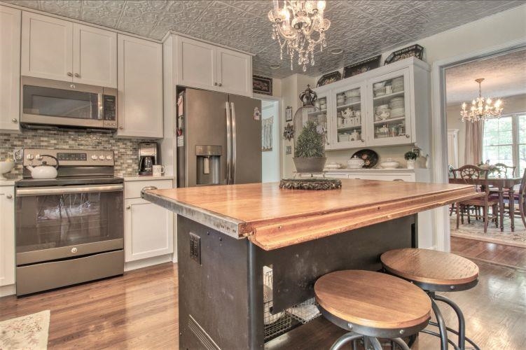 1901 Deer Trail