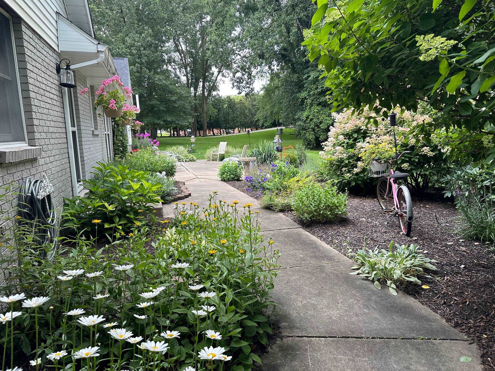 1901 Deer Trail