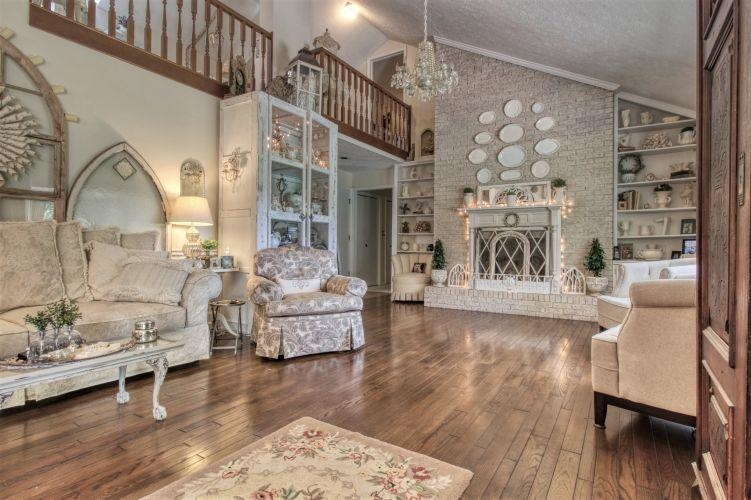 1901 Deer Trail