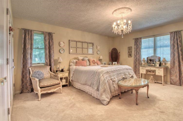 1901 Deer Trail