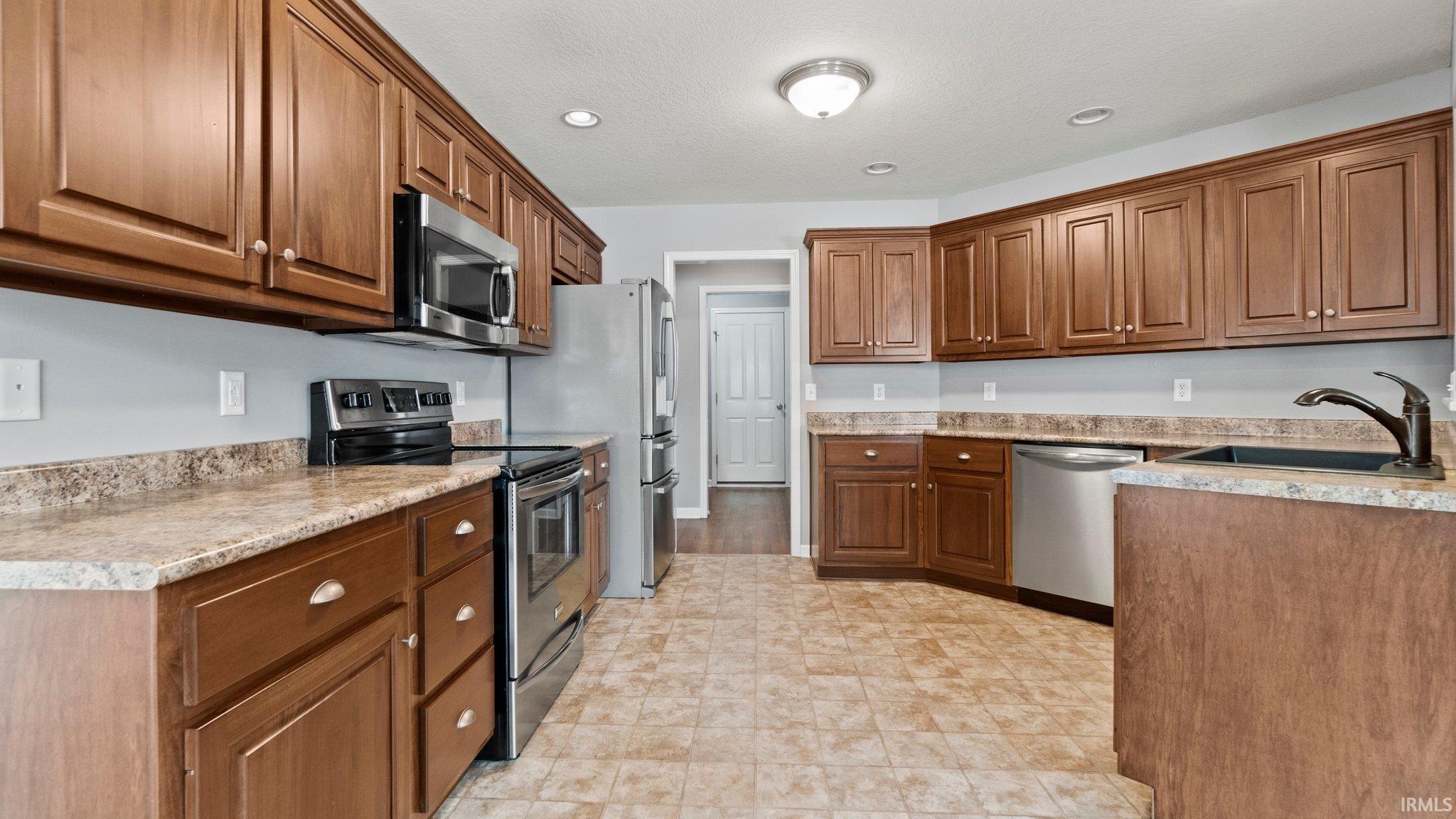 7228 Summerlyn