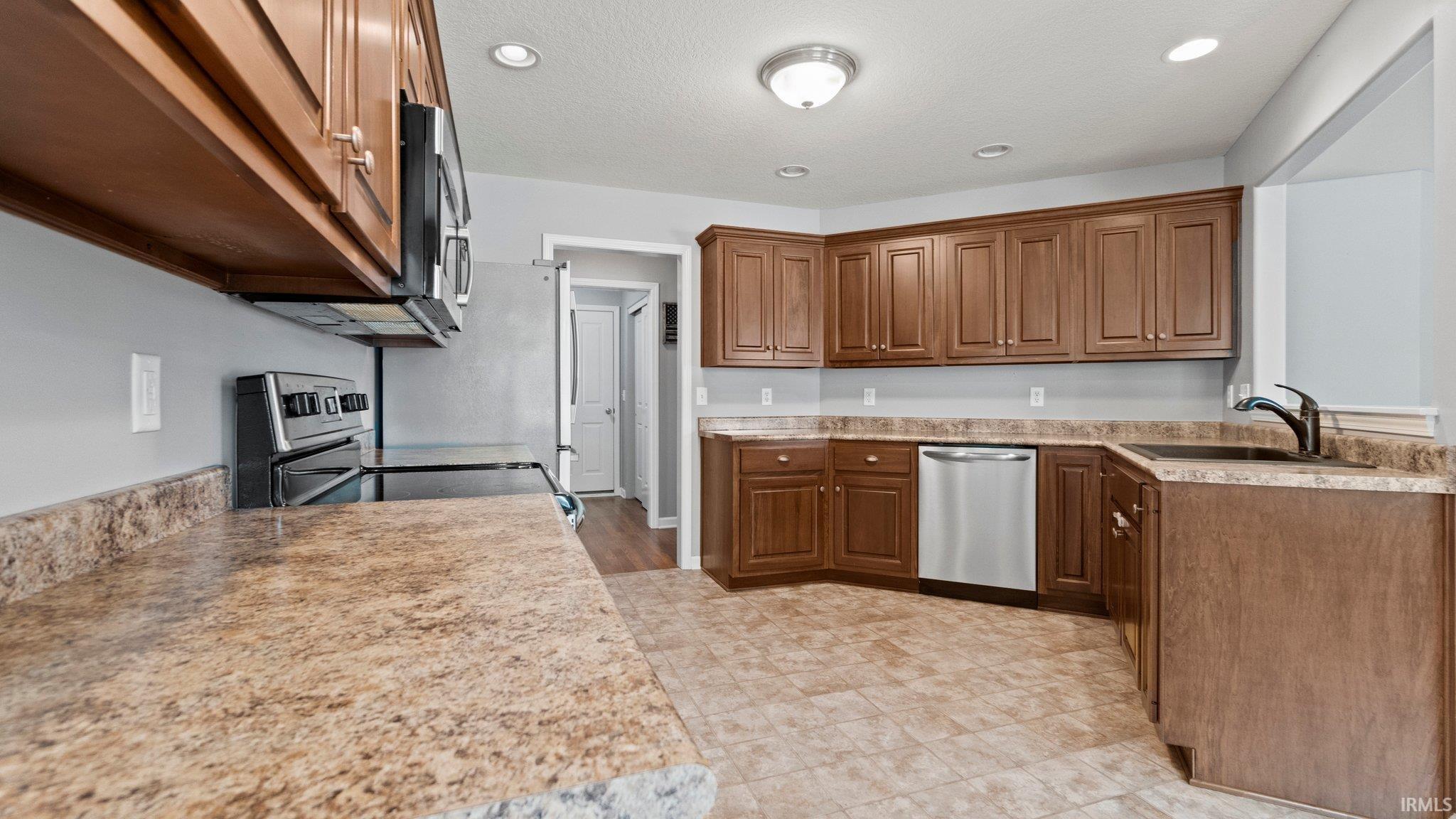 7228 Summerlyn