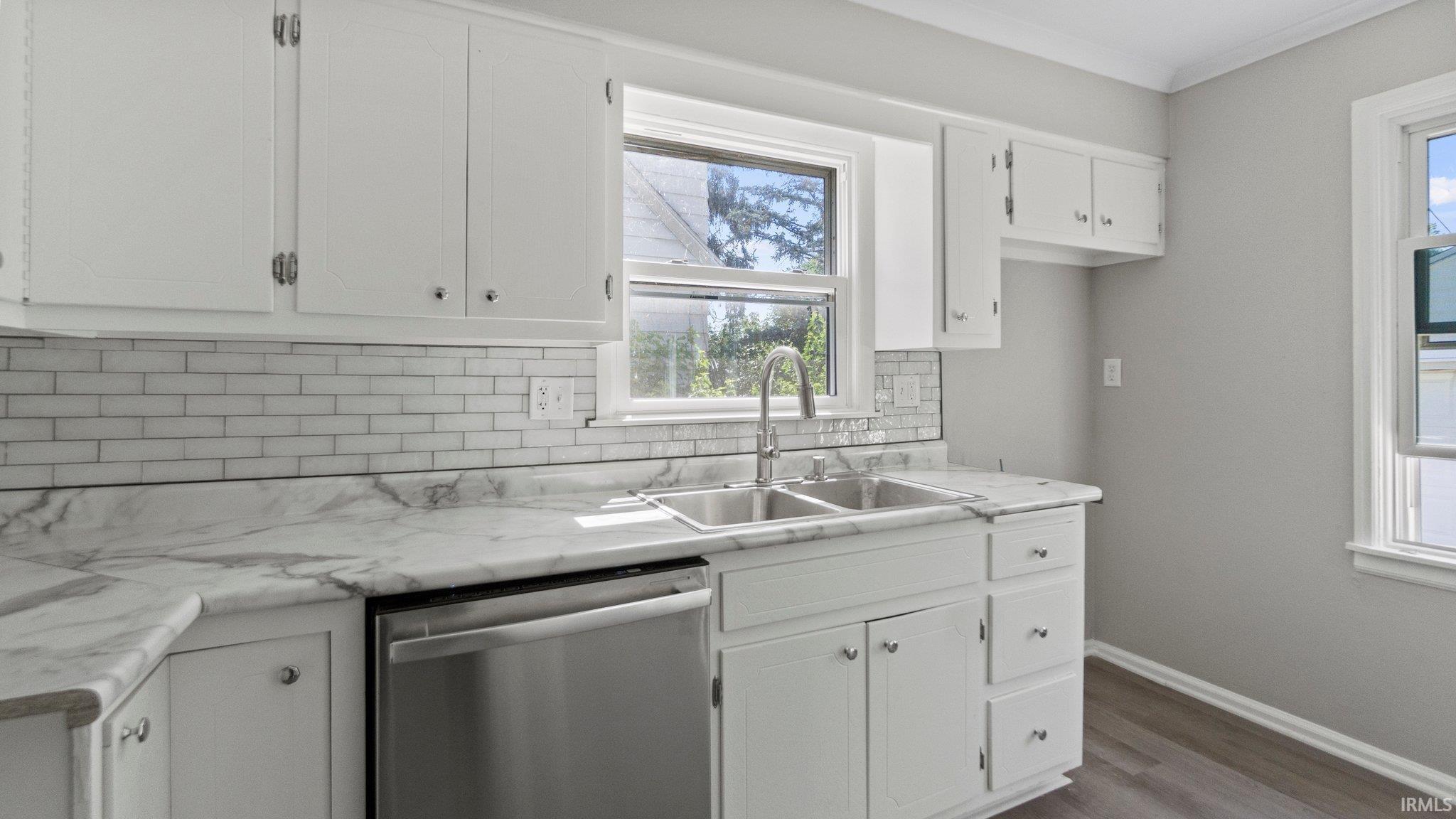 2122 Kenwood