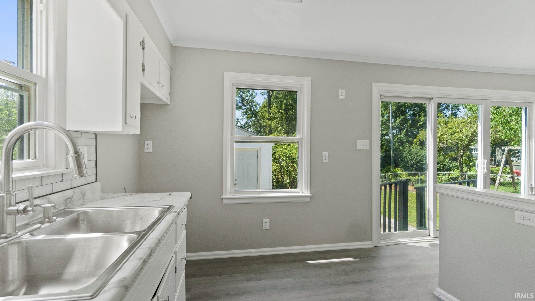 2122 Kenwood