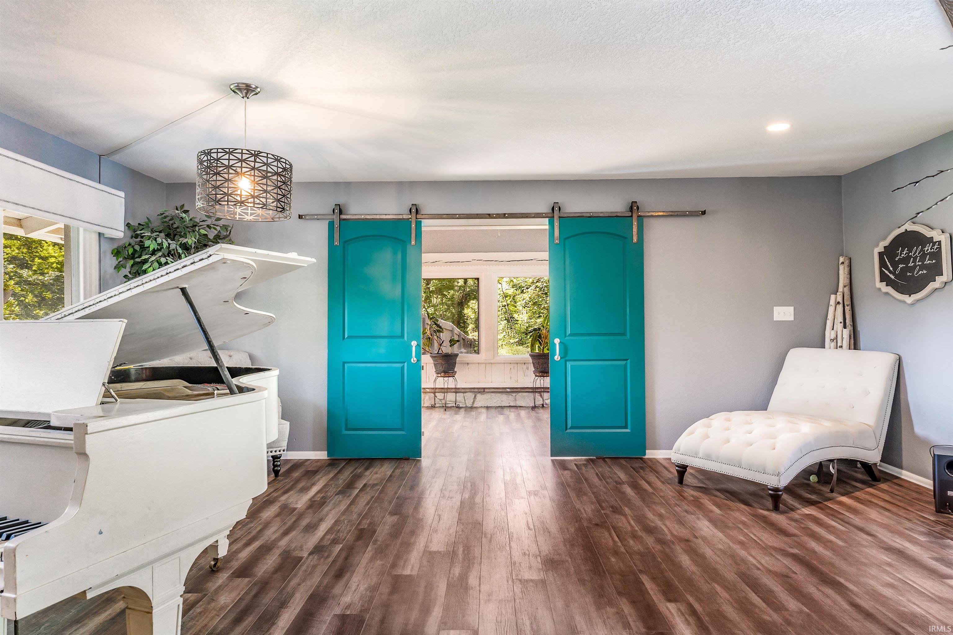 1734 Dell Cove