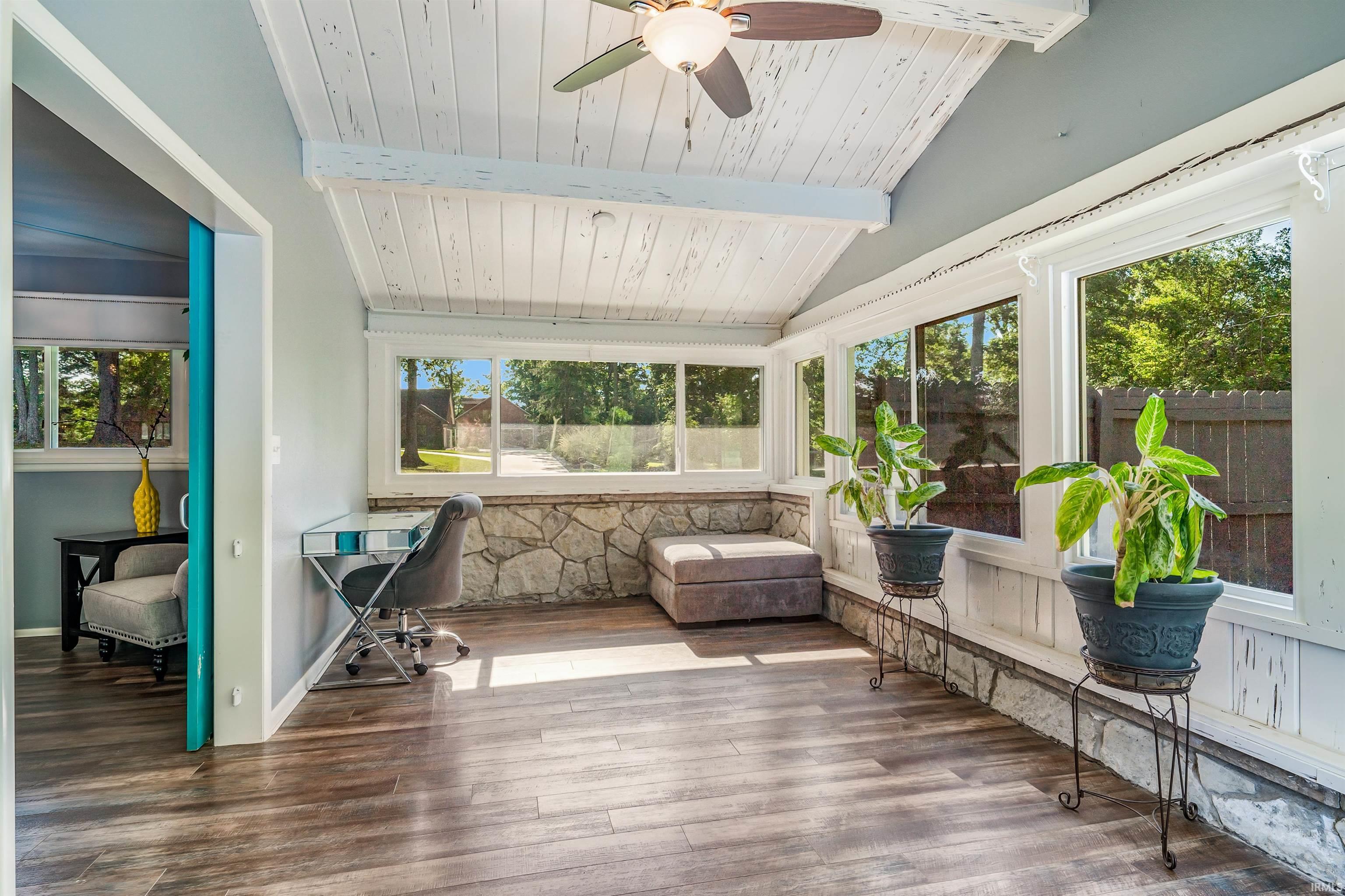 1734 Dell Cove