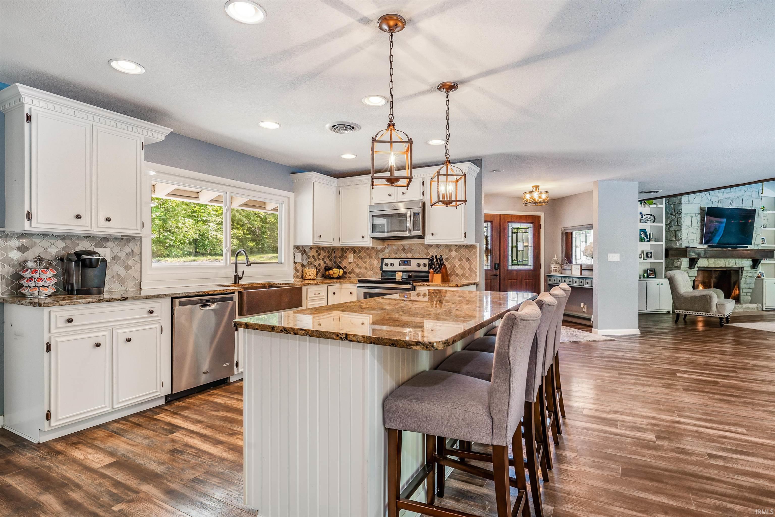 1734 Dell Cove