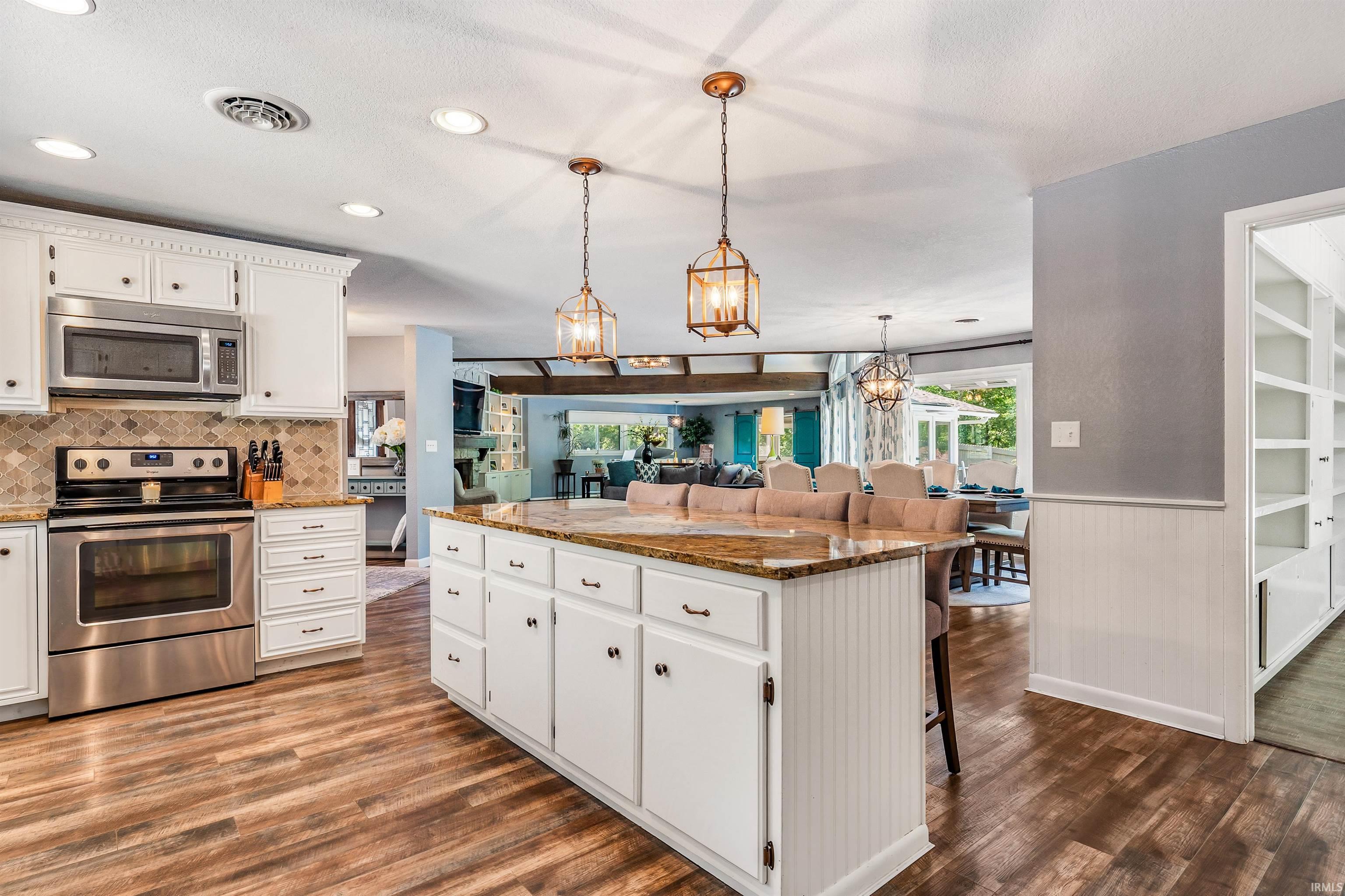 1734 Dell Cove