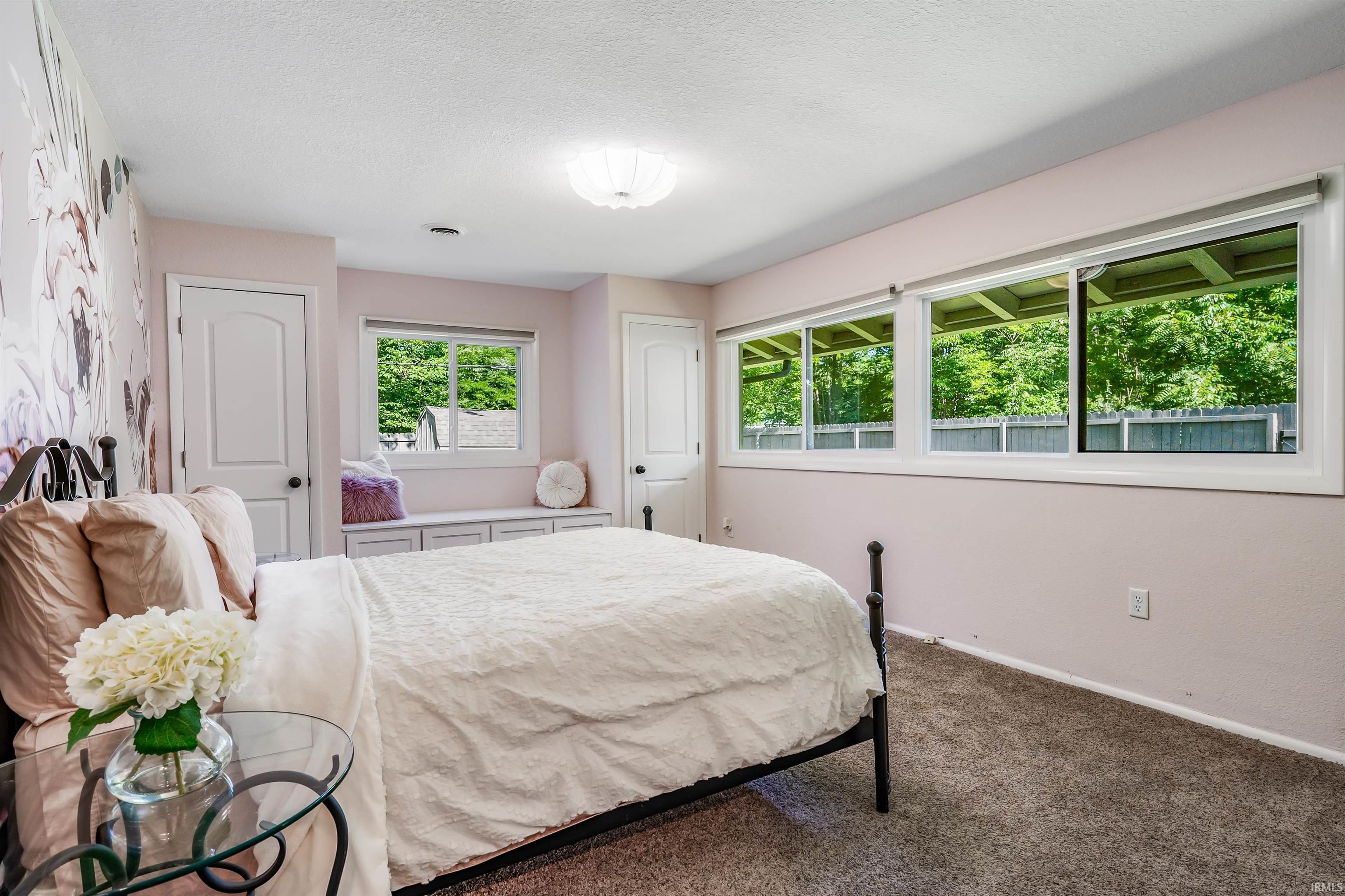 1734 Dell Cove