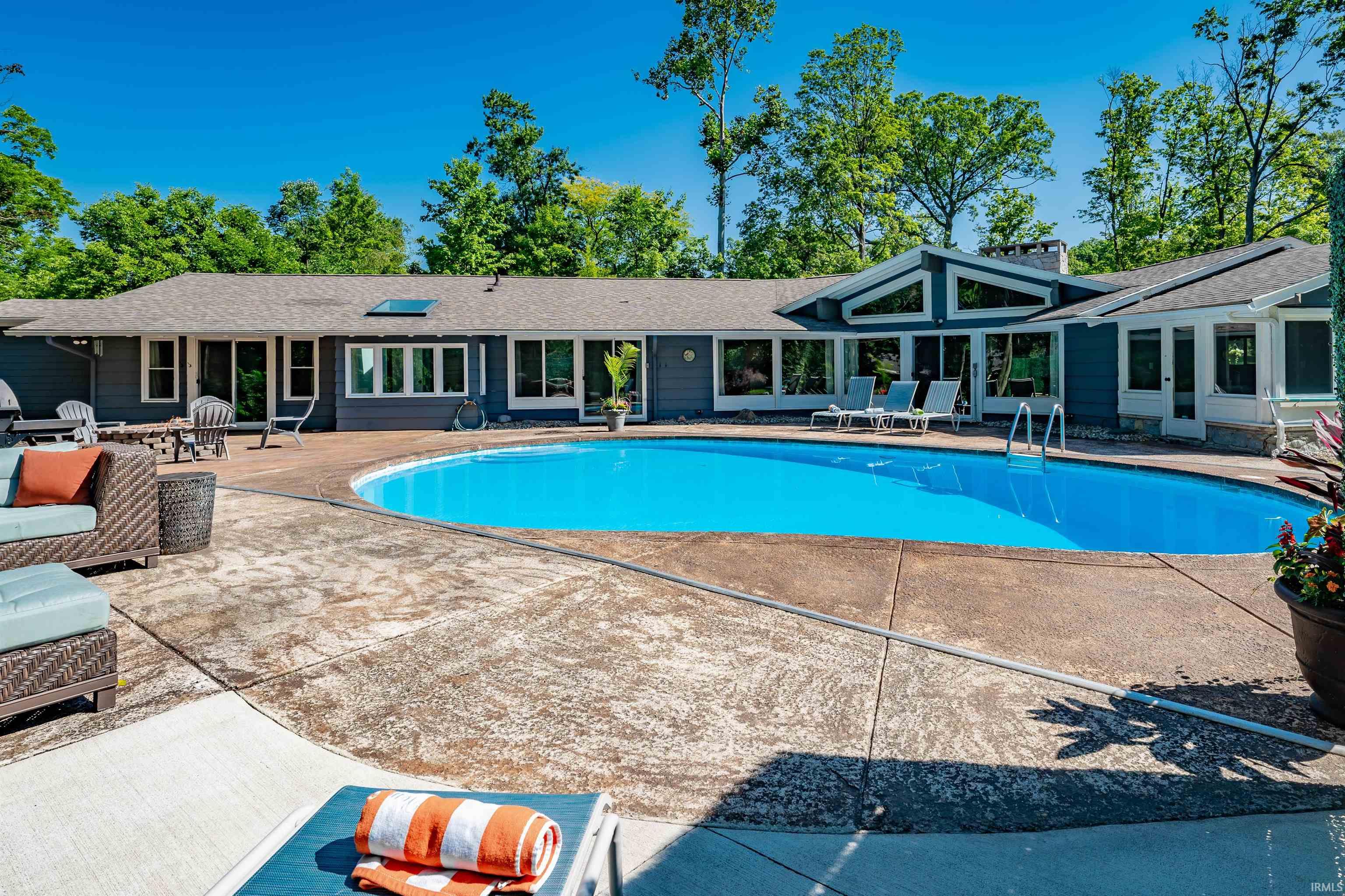 1734 Dell Cove