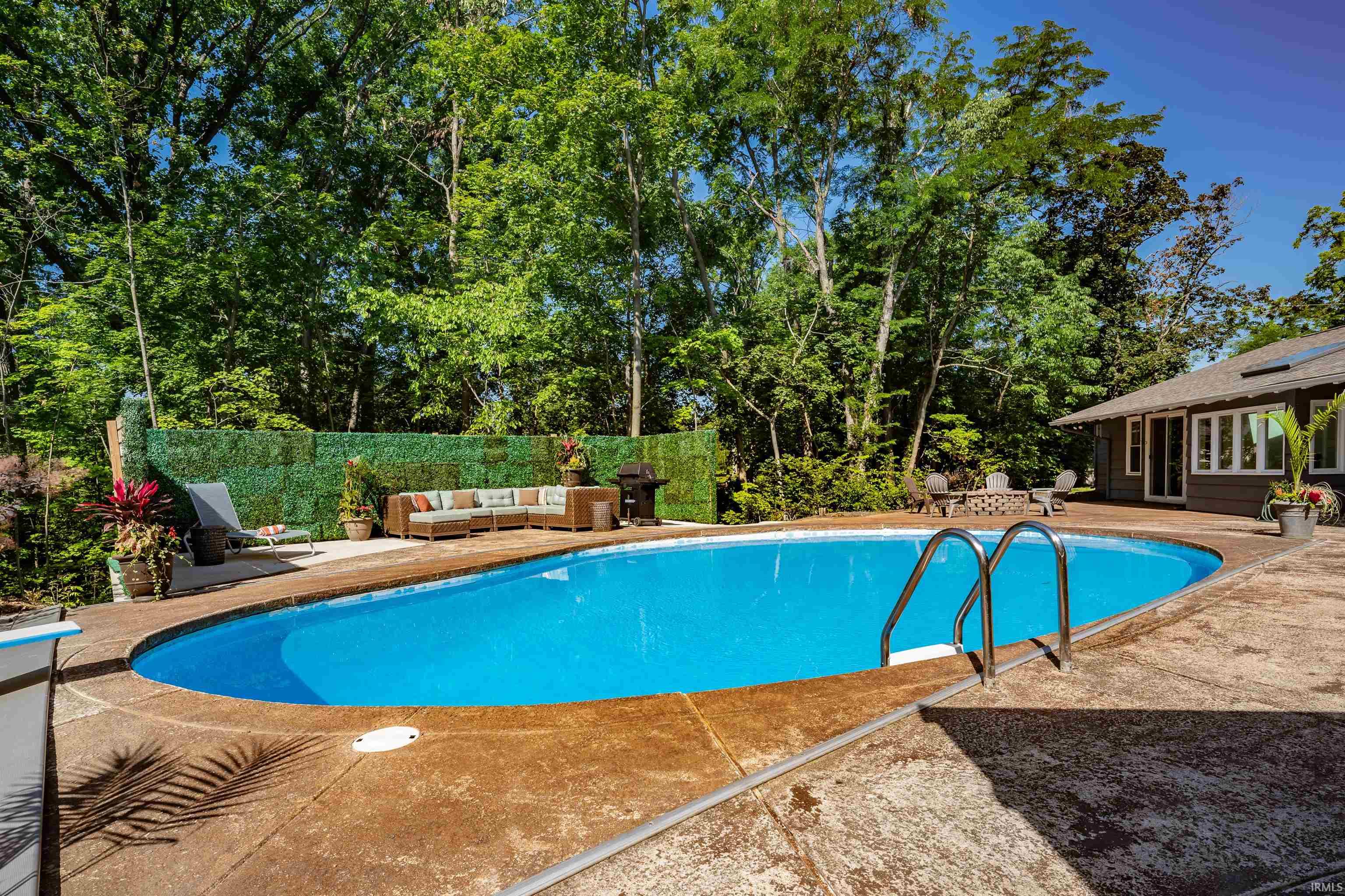 1734 Dell Cove