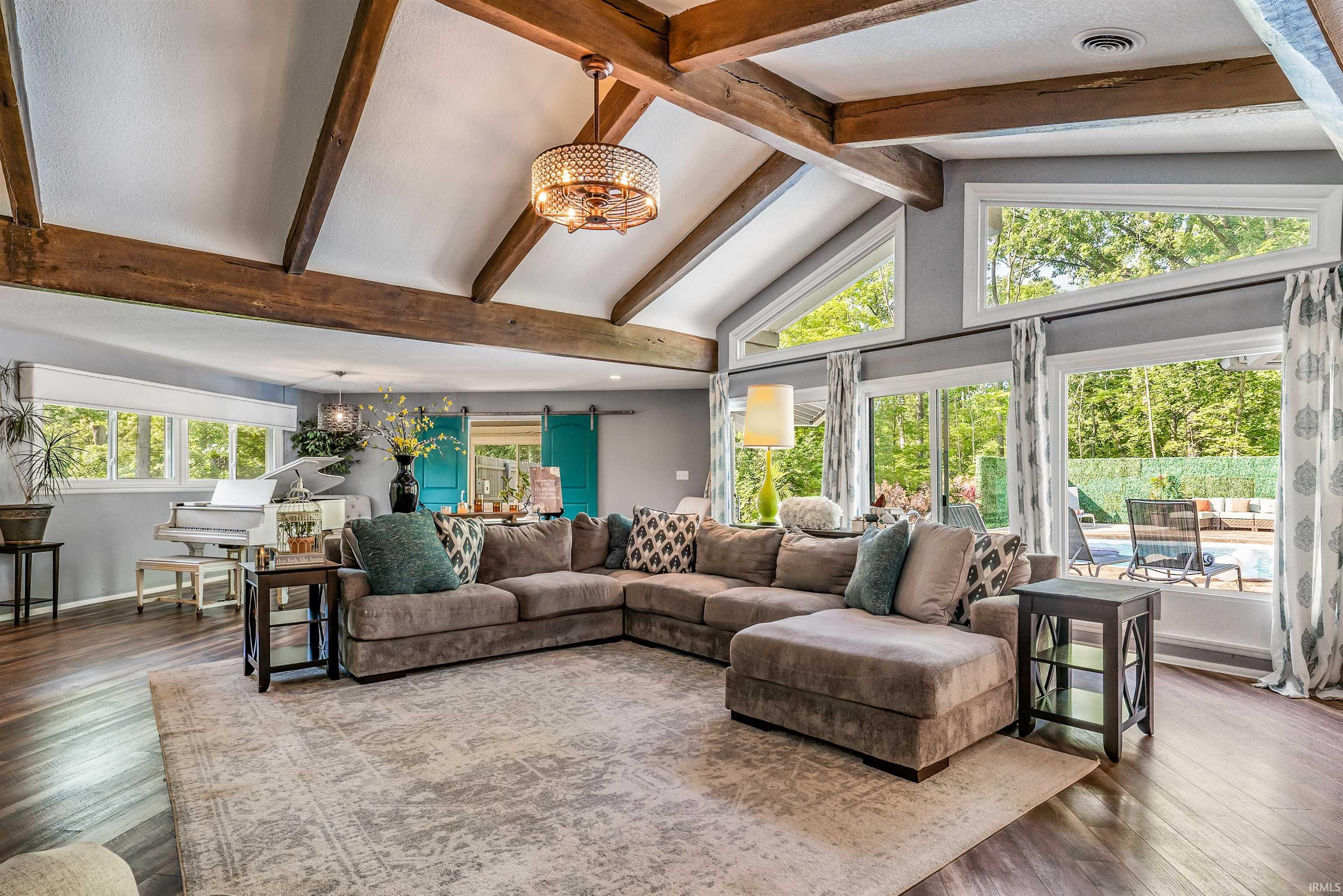 1734 Dell Cove