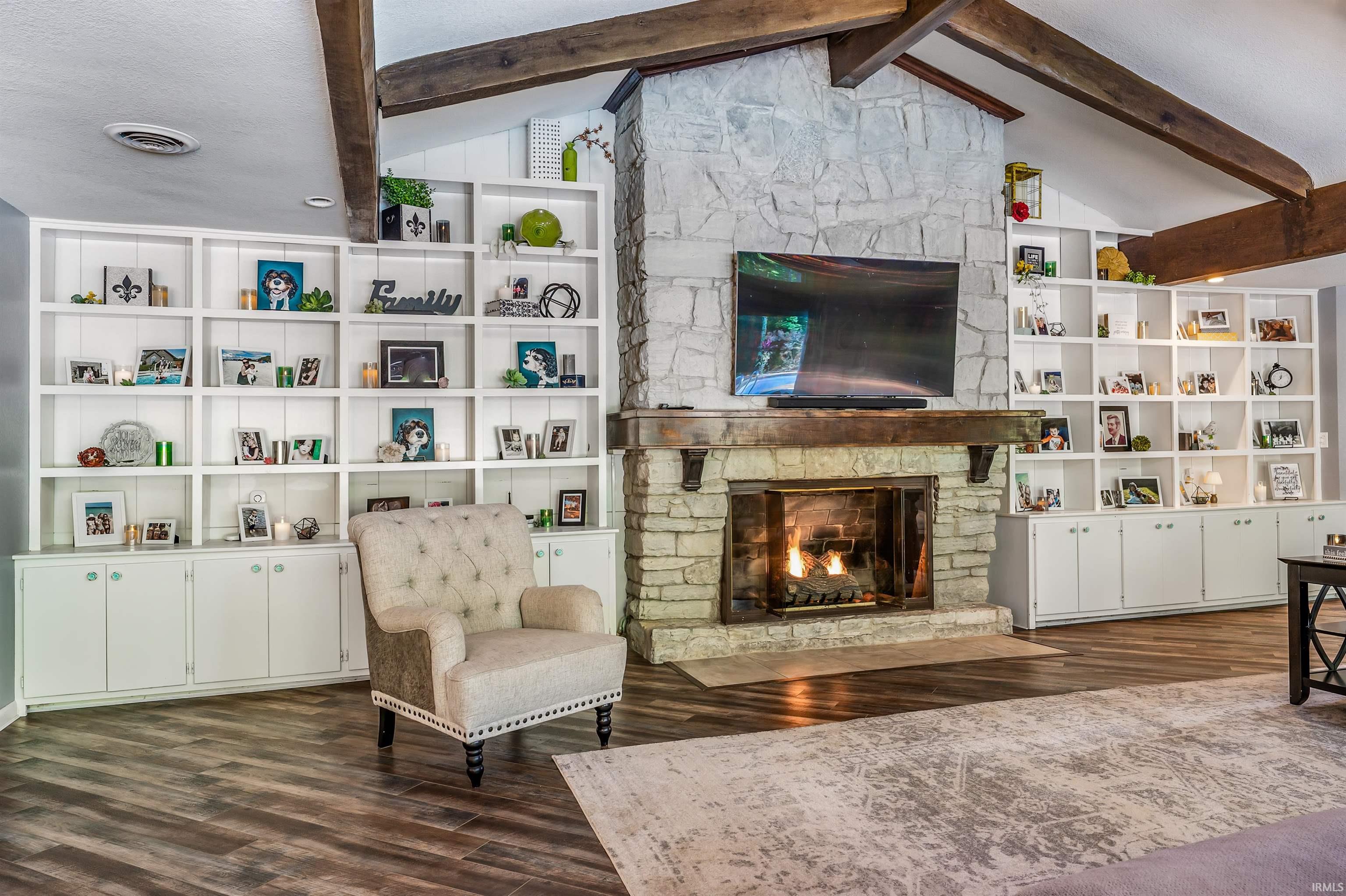 1734 Dell Cove
