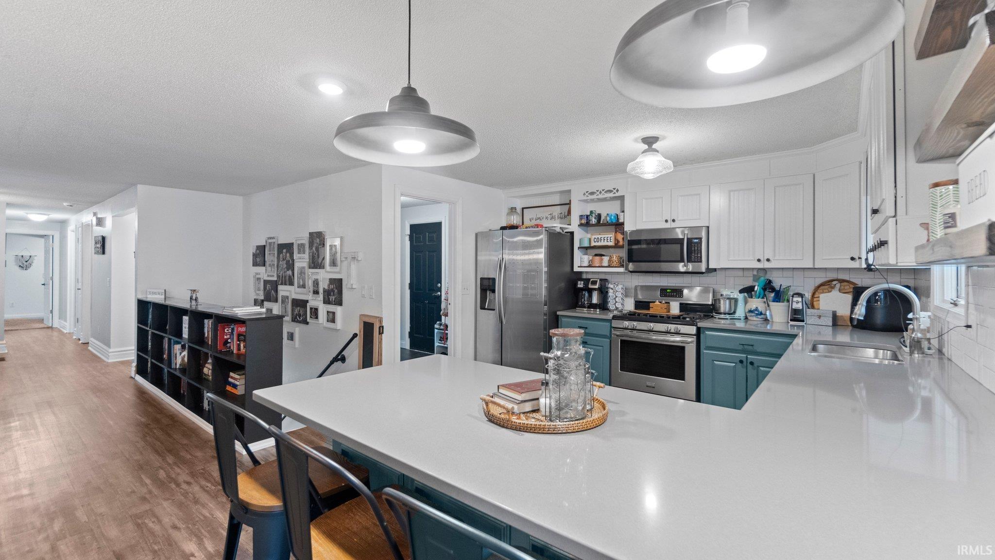 6505 Dumont