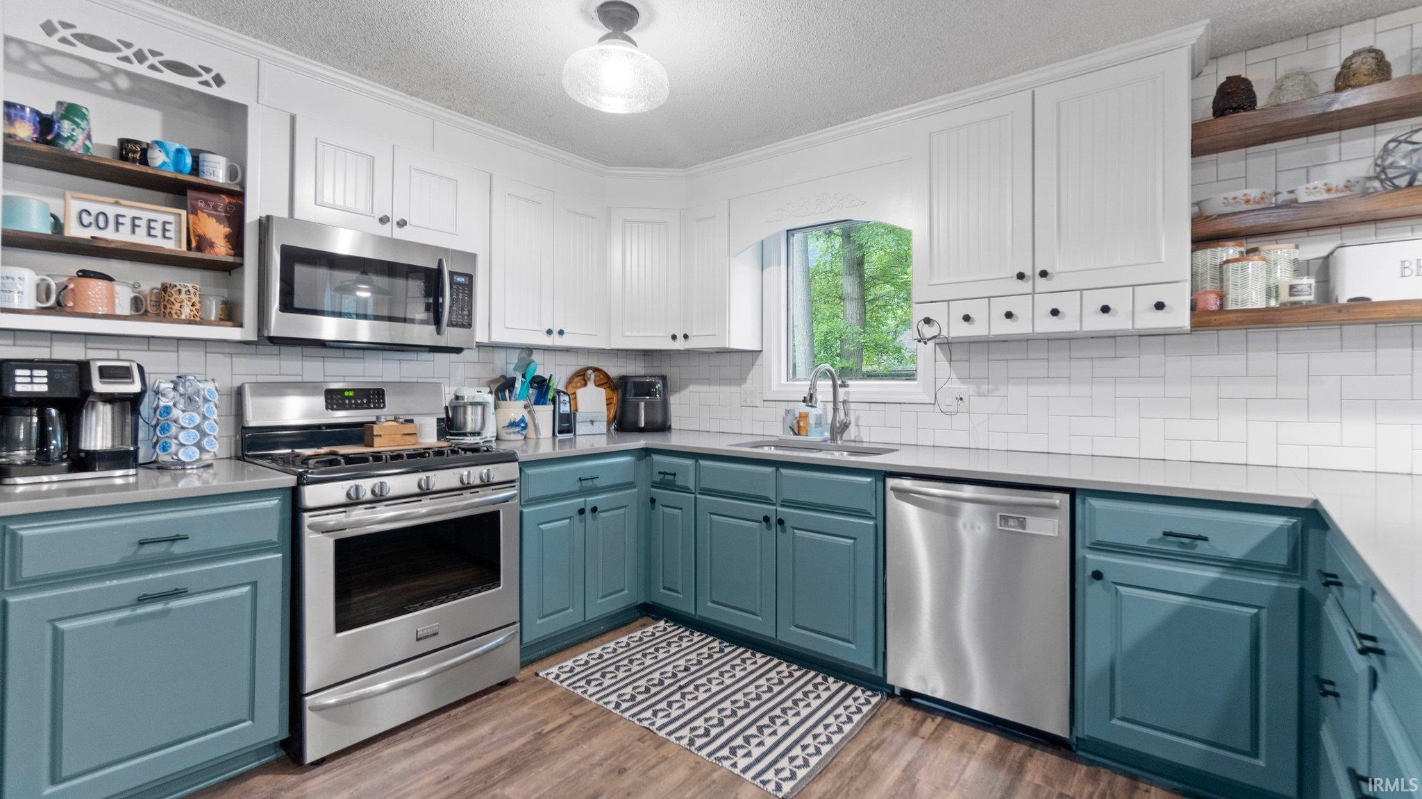 6505 Dumont