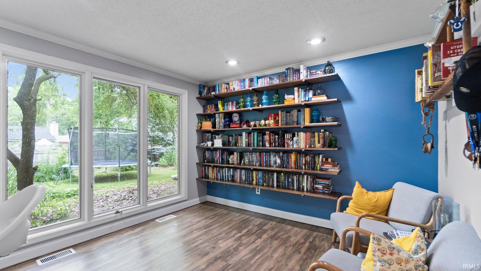 6505 Dumont