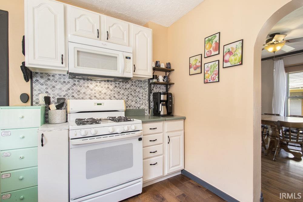 941 Lincolnway E