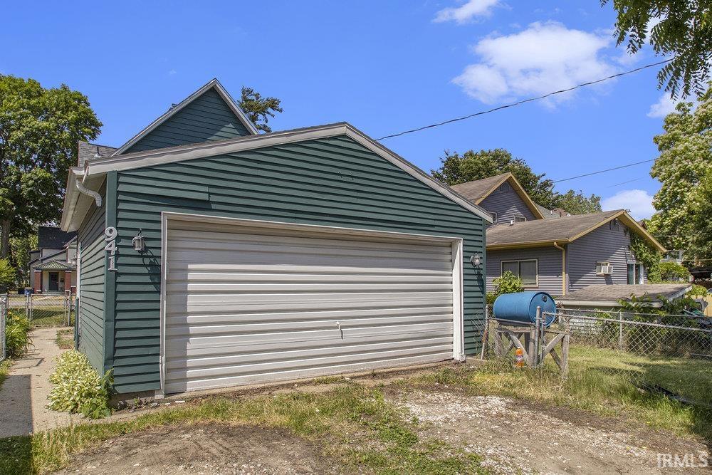 941 Lincolnway E
