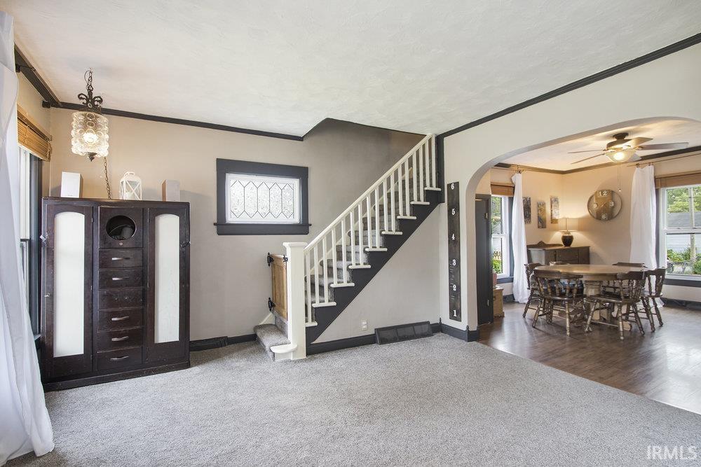 941 Lincolnway E