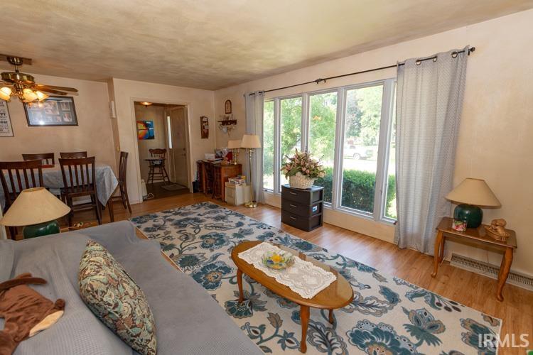 19310 Strawberry Hill
