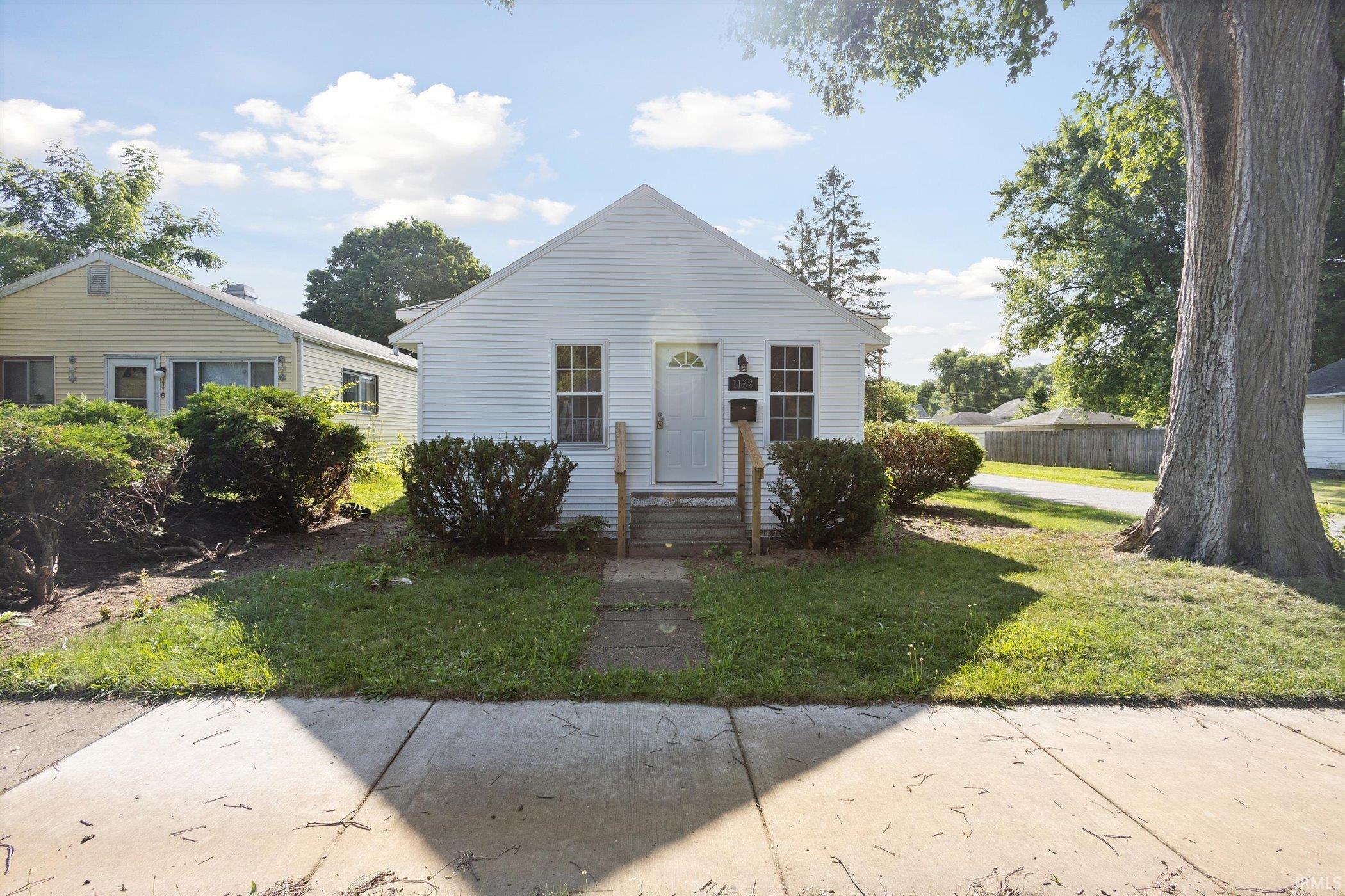 1122 Emerson