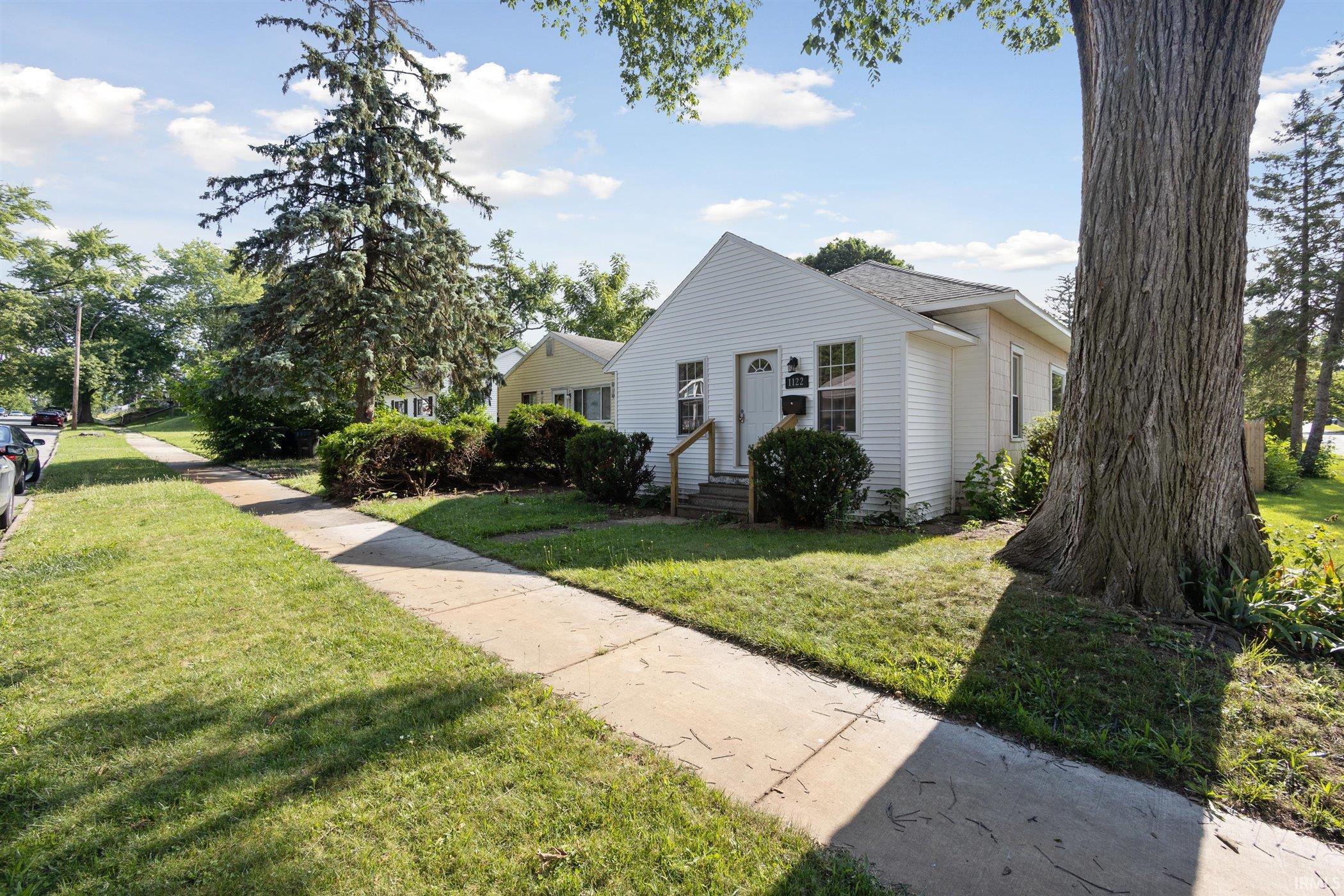 1122 Emerson