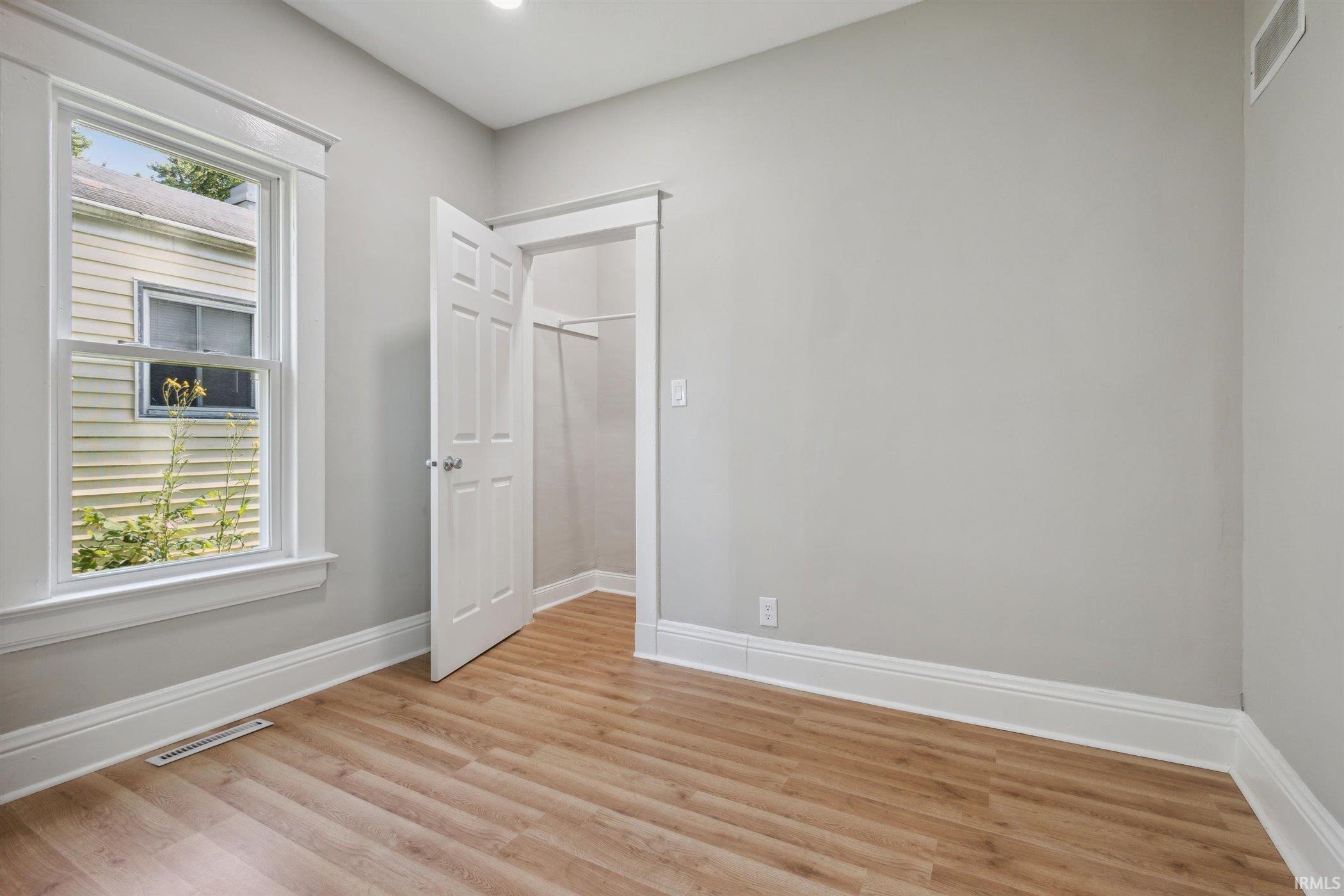 1122 Emerson