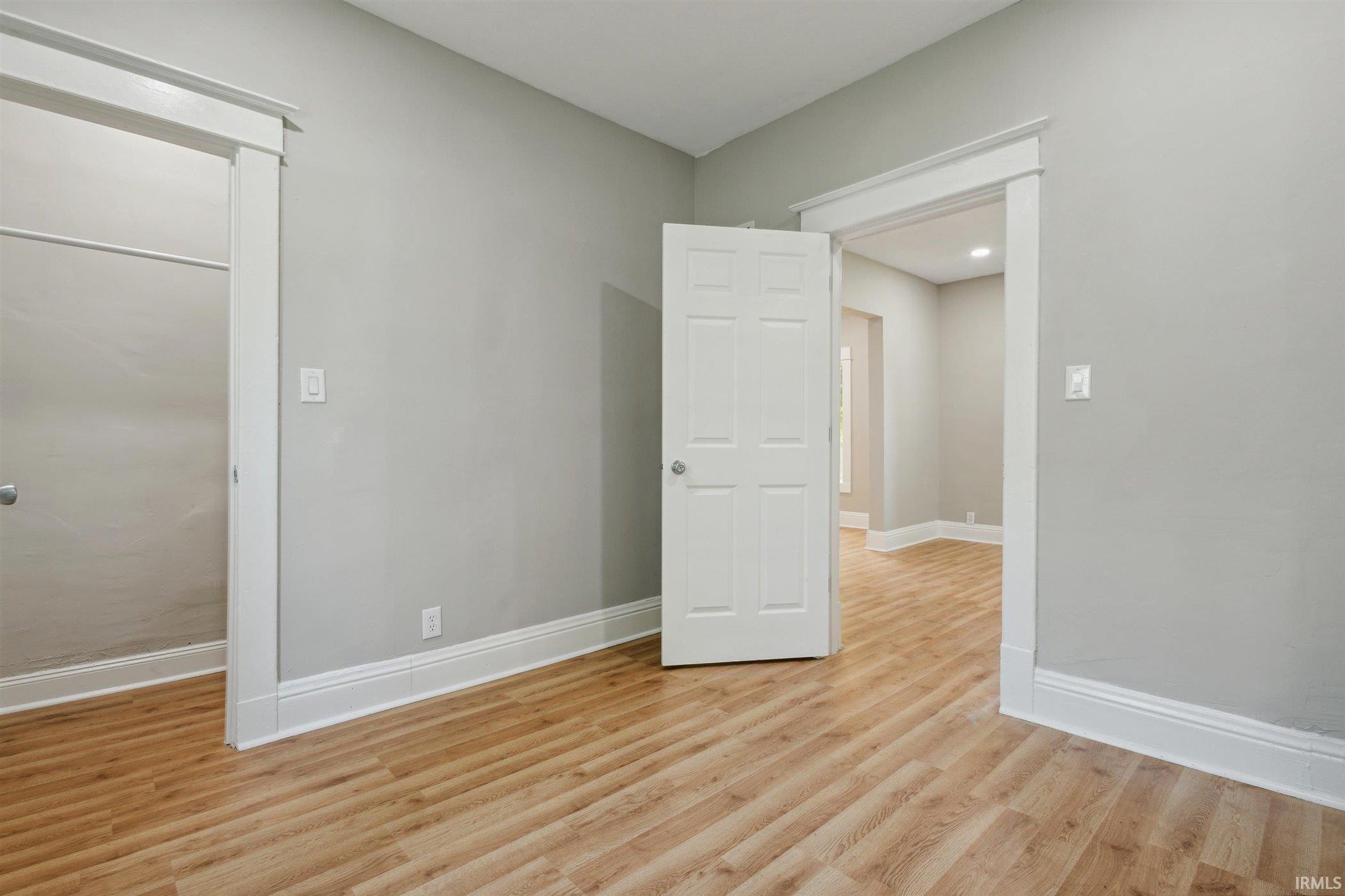 1122 Emerson
