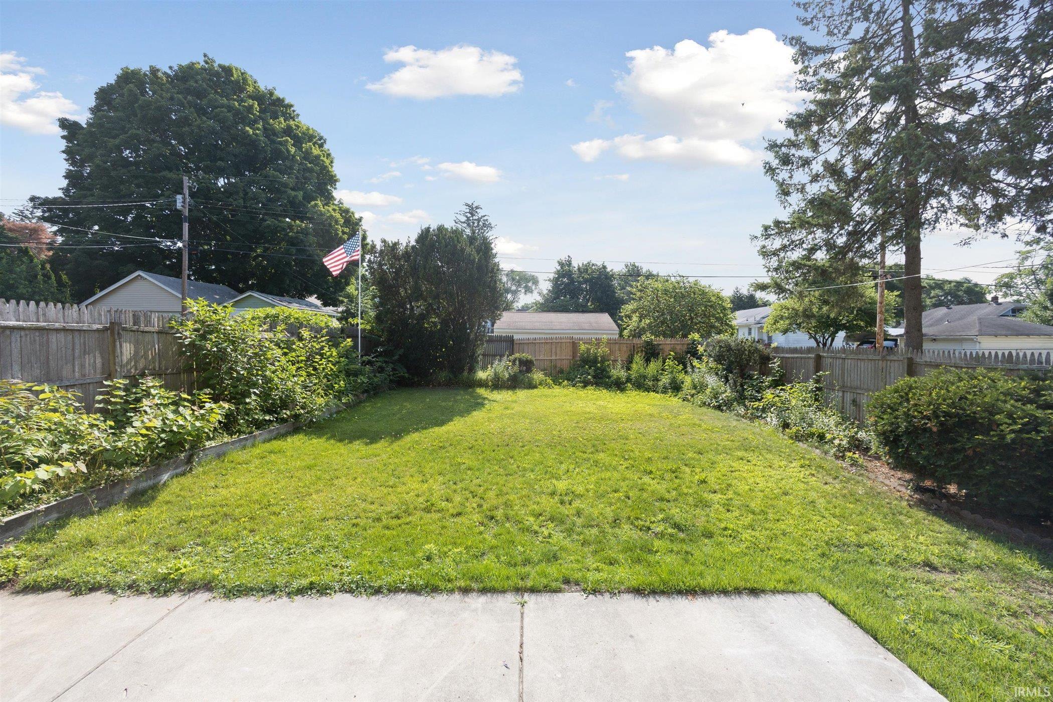 1122 Emerson