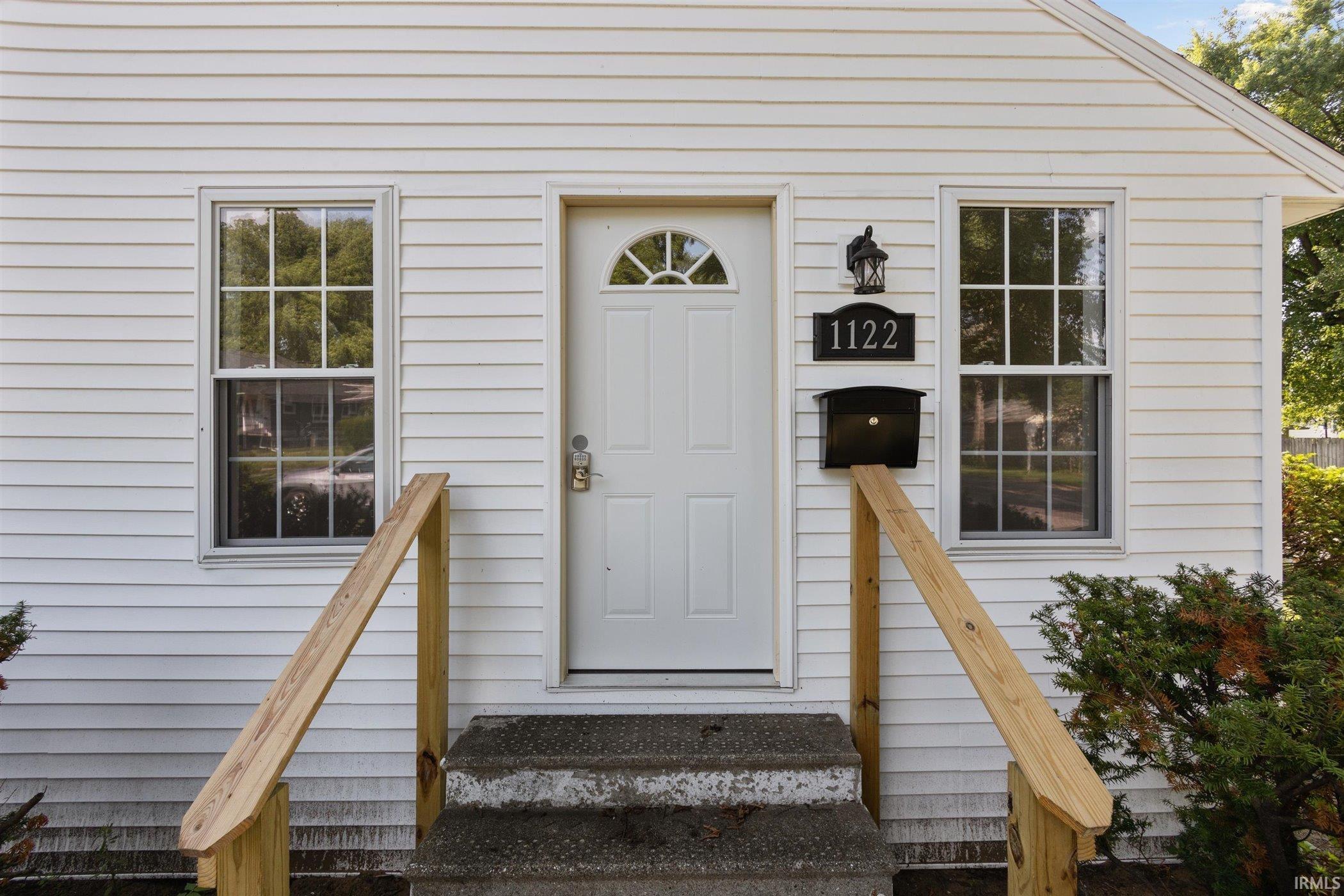 1122 Emerson