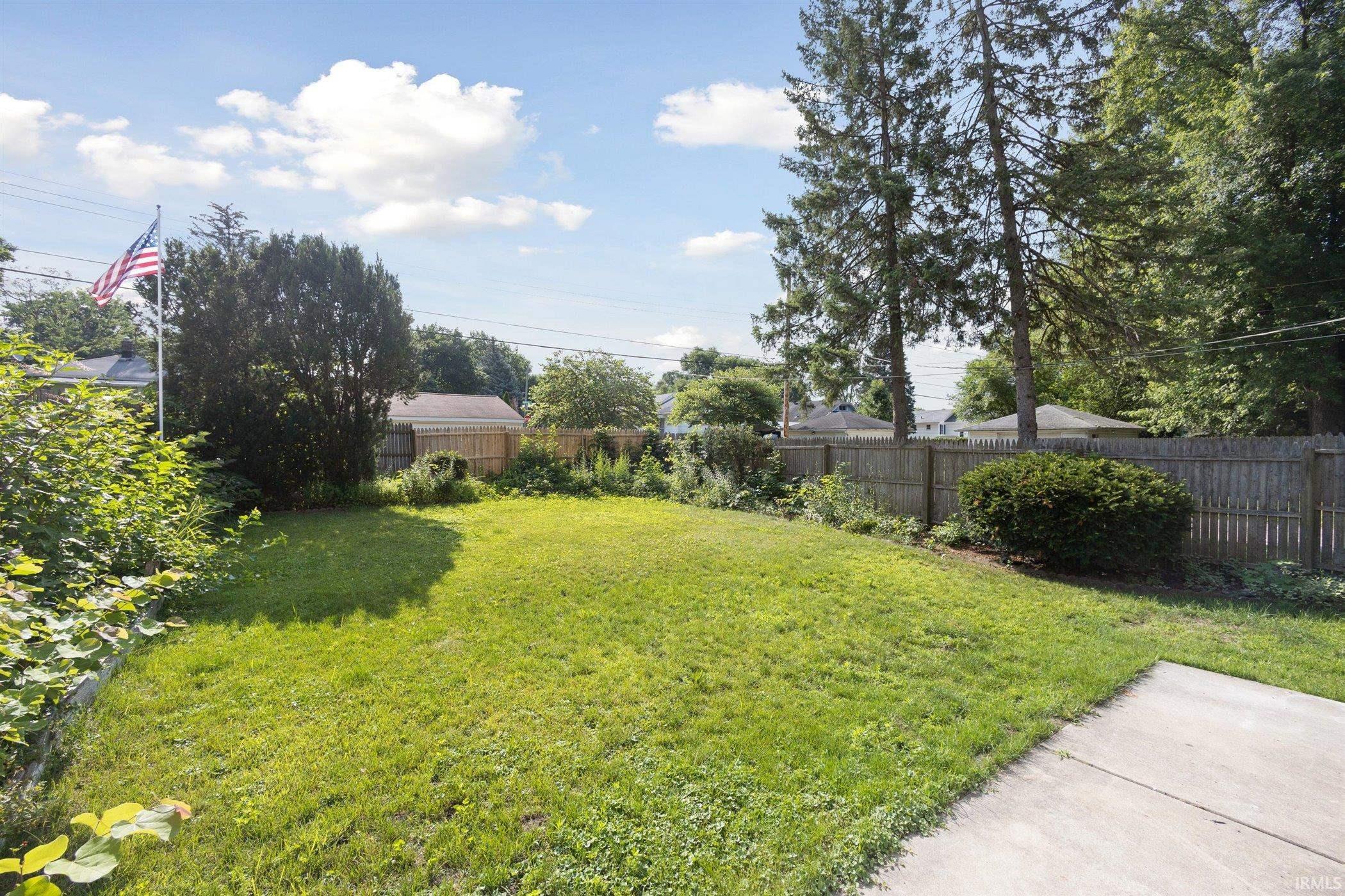 1122 Emerson