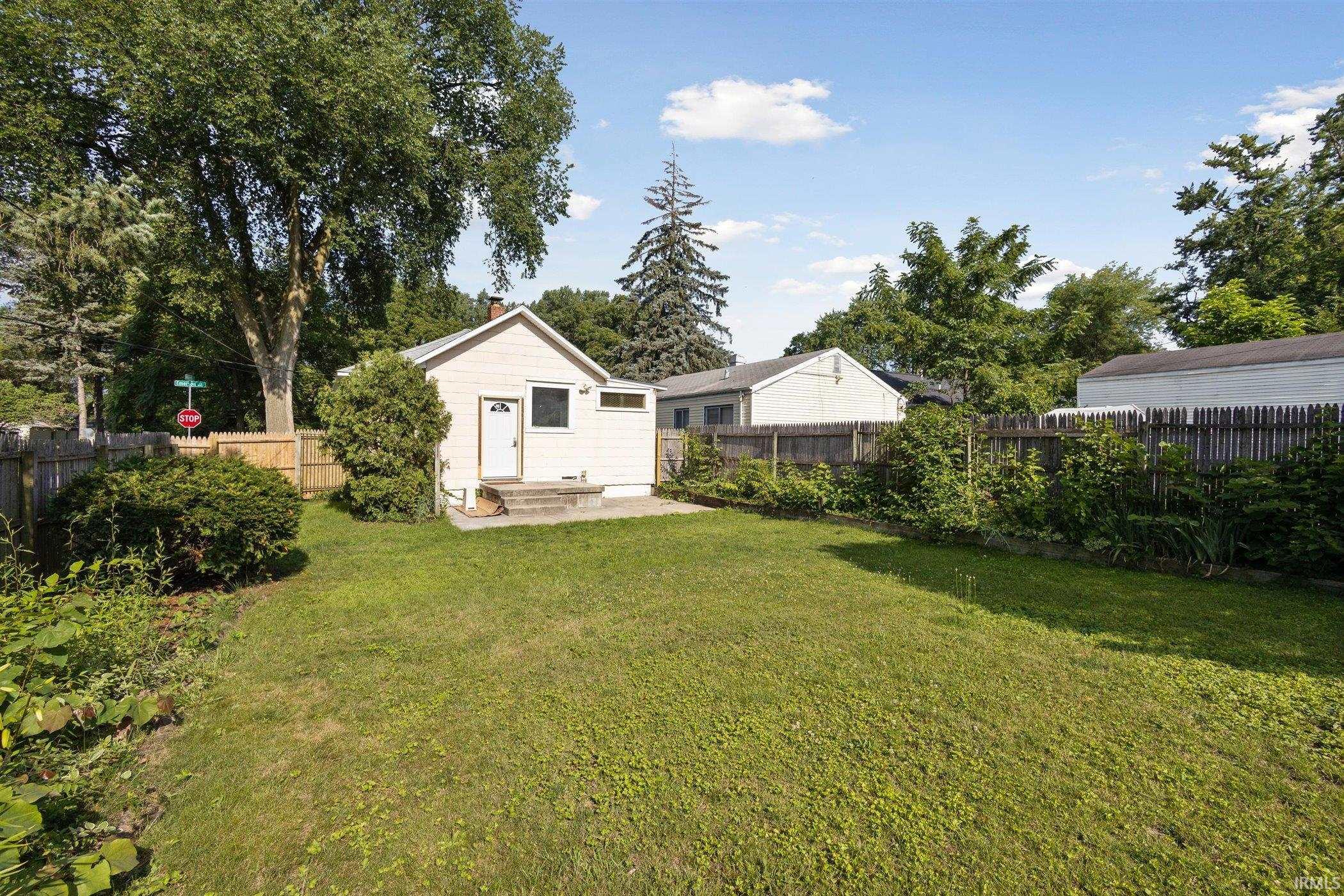 1122 Emerson