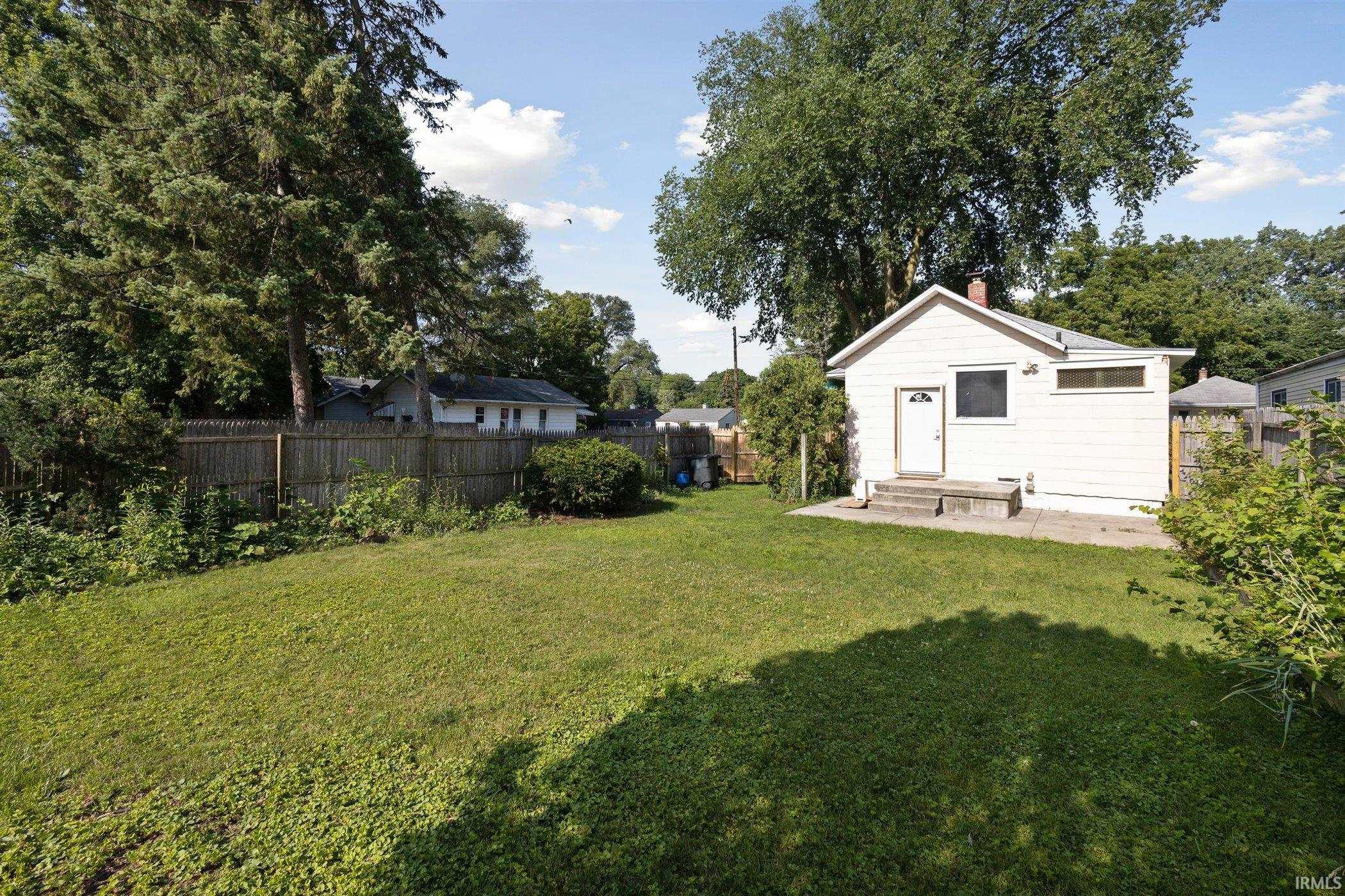 1122 Emerson